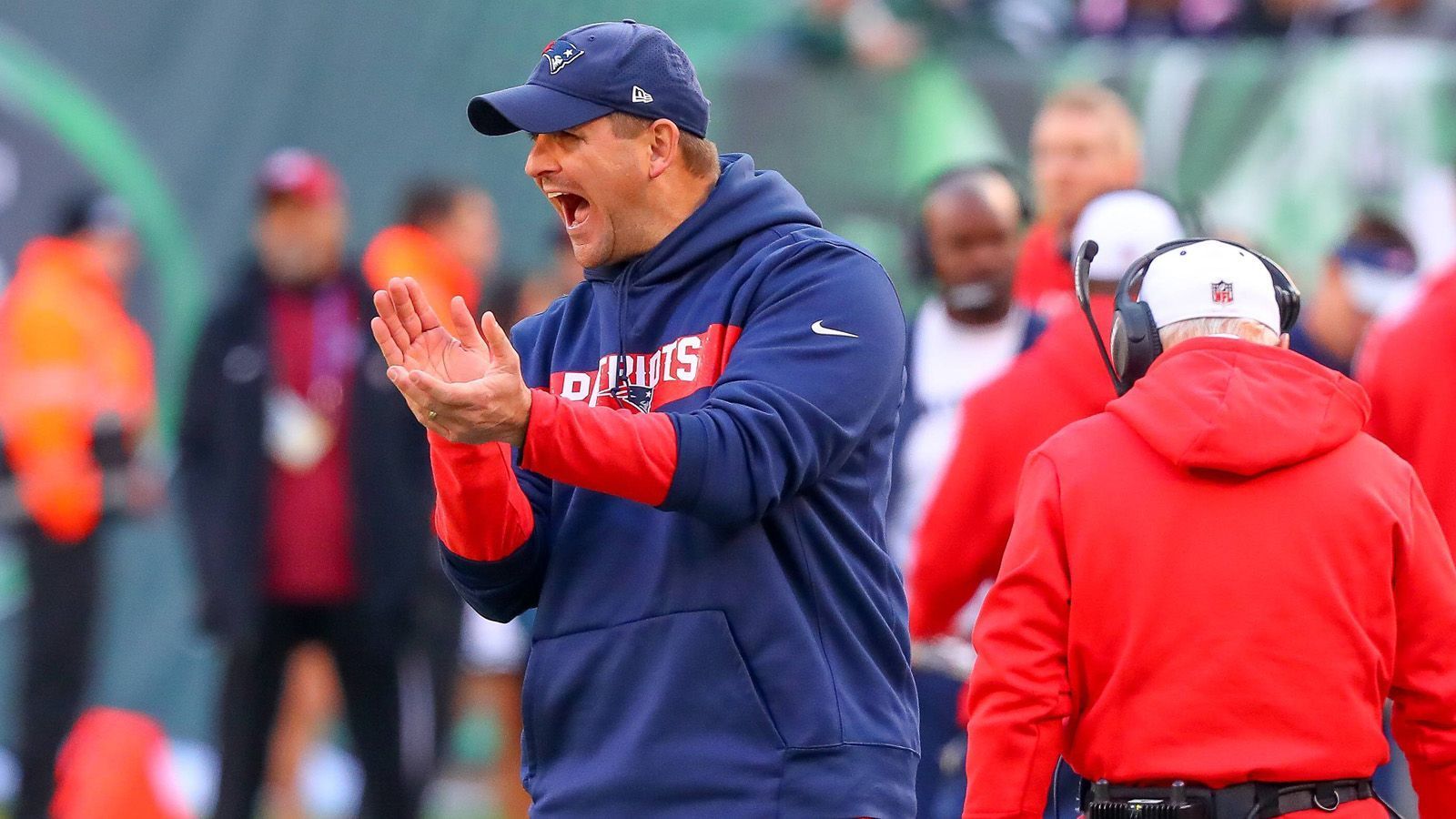 
                <strong>Joe Judge - Special Teams Coach (New England Patriots)</strong><br>
                Nachdem Scott O'Brien 2015 in den Ruhestand ging, wurde Joe Judge zum Special Teams Coach befördert. Zuvor war er vier Jahre der Assistent von O'Brien gewesen. Zum Ende seiner ersten Saison führten die Patriots die Extrapoint-Statistik der kompletten Liga an und belegten den zweiten Platz in der Punt-Return-Yard-Statistik. Mit Steven Gostkowski konnte Judge mehrere Saisons einen der erfolgreichsten Kicker vorweisen. 
              