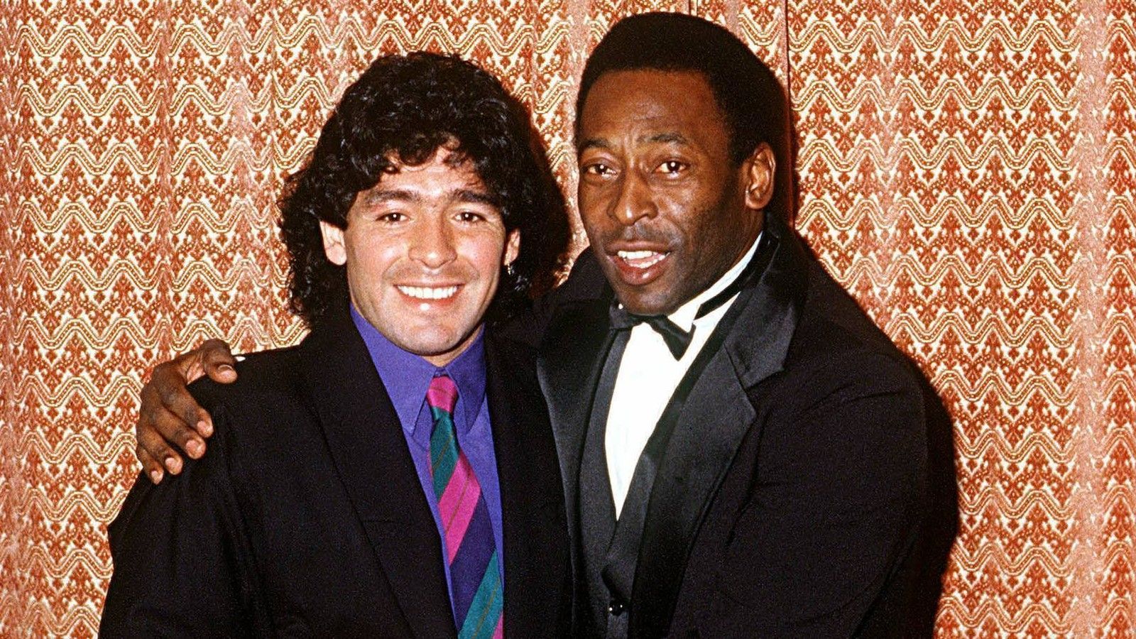
                <strong>Die besten Sprüche von und über Pele</strong><br>
                Diego Maradona (2012) über Pele: "Pele hat gesagt, er sei der Beethoven des Fußballs. Ich habe noch nie Beethoven-Musik in einem Spiel gehört. Wie ich schon sagte, immer wenn er die falsche Pille nimmt, kommt er mit einer verrückten Aussage daher."
              
