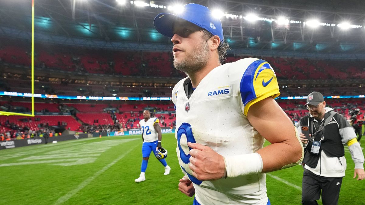 NFL, American Football Herren, USA London Games-Los Angeles Rams at Jacksonville Jaguars Oct 19, 2025; London, United Kingdom; Los Angeles Rams quarterback Matthew Stafford (9) runs off the field a...
