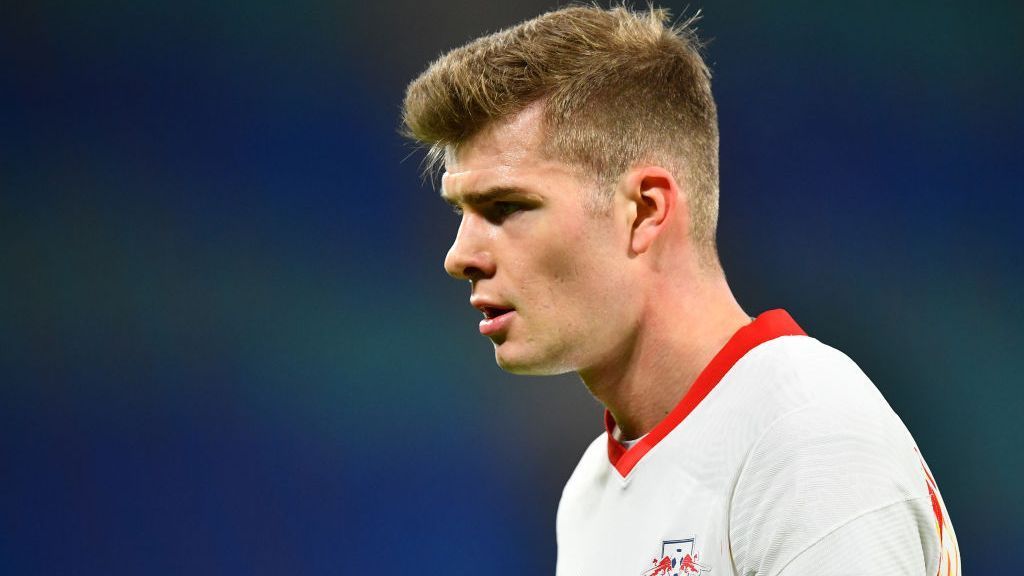 
                <strong>Flop: Alexander Sörloth (RB Leipzig)</strong><br>
                Stolze 20 Millionen Euro überwies RB Leipzig an den englischen Erstligisten Crystal Palace für die Dienste von Alexander Sörloth. Der norwegische Nationalspieler kam mit der Empfehlung des türkischen Torschützenkönigs bei Trabzonspor. Jedoch enttäuschte der Stürmer bisher, erst einen Treffer erzielte Sörloth - ausgerechnet beim Champions-League-Spiel bei Basaksehir. In 13 Spielen außerhalb der Türkei traf Sörloth also noch nicht für Leipzig.
              