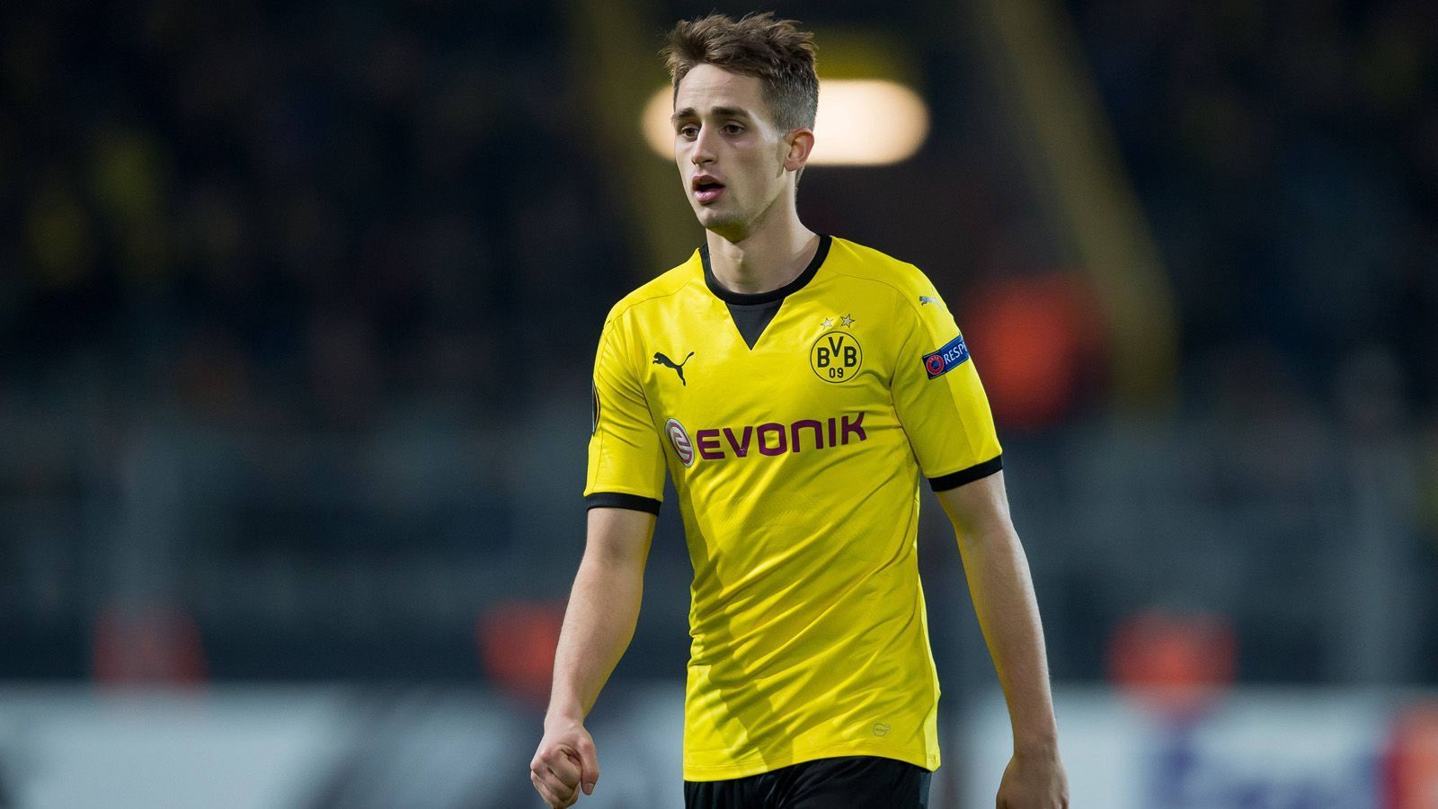 
                <strong>Mittelfeld: Adnan Januzaj</strong><br>
                Adnan Januzaj galt als eines der größten Talente im europäischen Fußball, als er im Sommer 2015 von Manchester United ausgeliehen wurde. Doch aus dem Super-Talent wurde der Super-Flop: nur sechs Einsätze in der Hinrunde, nicht einmal in der Startelf. Nach einem halben Jahr wurde die Ausleihe vorzeitig abgebrochen. Trainer Thomas Tuchel bemängelte fehlende Lust und eine schwache Einstellung.  
              