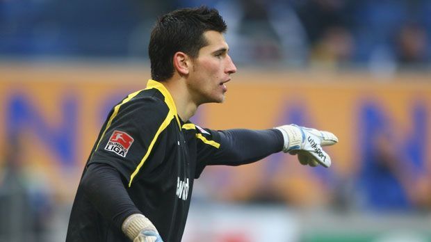 
                <strong>Tor: Philipp Tschauner</strong><br>
                Wechsel: 2011/12 ablösefrei zum FC St. PauliAktueller Verein: Hannover 96
              