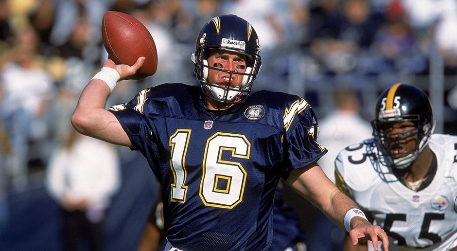 
                <strong>San Diego Chargers 1998</strong><br>
                Dieses Geschäft ging wohl nach hinten los. Die San Diego Chargers witterten in Ryan Leaf (Bild) das nächste Supertalent der NFL und sicherten sich im Jahr 1998 Pick Nummer zwei von den Arizona Cardinals. Der Quarterback verließ die Chargers nach nur drei Saisons und gilt bis heute als einer der größten Draft-Flops in der NFL-Geschichte.
              