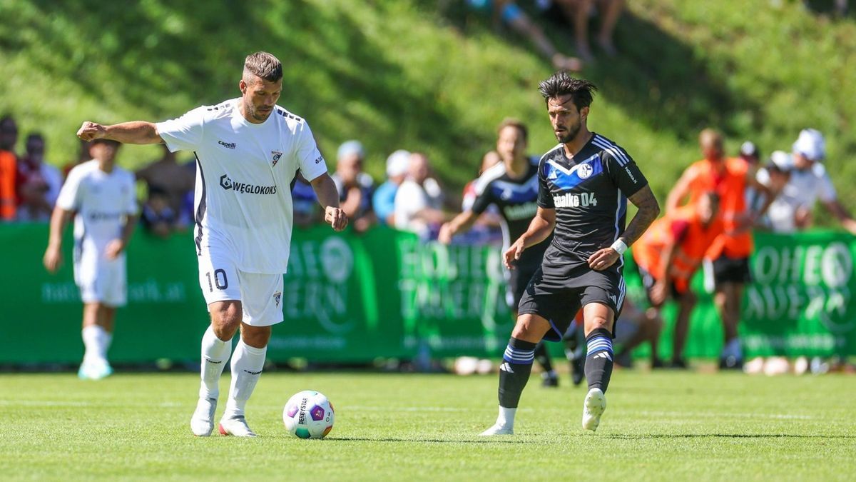 Schalke glänzt gegen Poldi-Klub