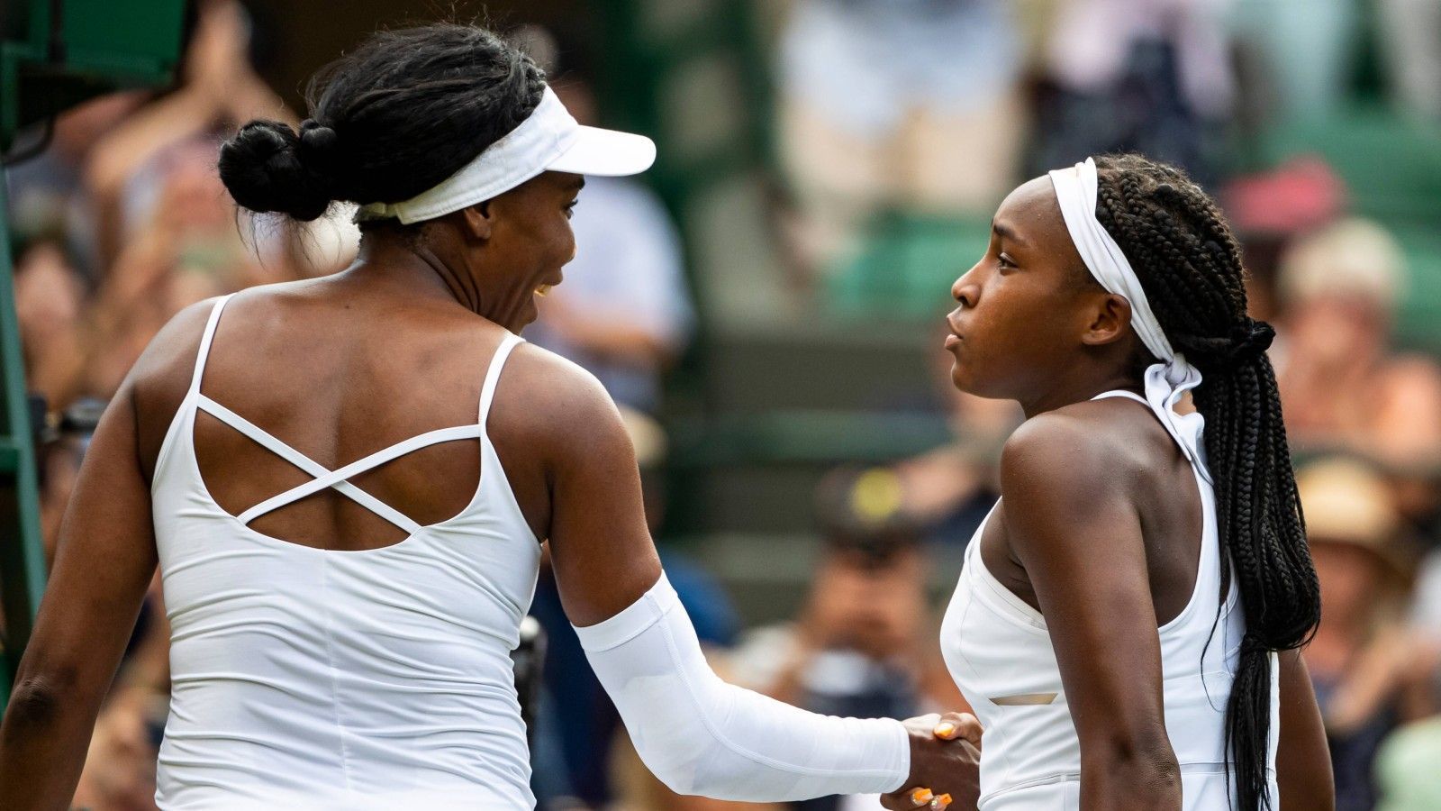 
                <strong>Cori Gauff: Wunderkind erobert Wimbledon</strong><br>
                Die 15-Jährige wird von Roger Federers Management-Agentur "Team8" betreut. Der wohl beste Spieler der Geschichte prophezeit dem Teenager eine erfolgreiche Karriere: "Sie hat eine große Zukunft vor sich", so Federer.
              