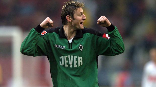 
                <strong>Ruben Gonzalez</strong><br>
                Von Januar bis Juni 2004 fand sich das damals 21 Jahre alte Abwehrtalent im Bundesliga-Abstiegskampf wider. Ruben Gonzalez, kurz Ruben, gelang unter Trainer Ewald Lienen mit den Fohlen der Klassenerhalt.  Der Leihspieler von Real trug dazu nur fast nichts bei. Er kam lediglich zu drei Einsätzen, bevor es zurück zu Real ging. In der weiteren Karriere schaffte es Innenverteidiger Ruben unter anderem zu 118 Erstliga-Spielen sowie 101 Zweitliga-Partien in Spanien. In Aserbaidschan bzw. Indien stand der Spanier ebenfalls unter Vertrag. Aktuell spielt der 35-Jährige für den Drittligisten FC Coruxo.
              