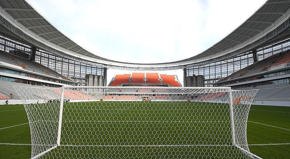 
                <strong>Umbau am Zentralstadion Jekaterinburg</strong><br>
                Im Sommer 2018 bietet das Zentralstadion dafür nun einen ganz besonderen Anblick - mit den beiden Zusatztribünen. Vier WM-Gruppenspiele finden in Jekaterinburg statt.
              