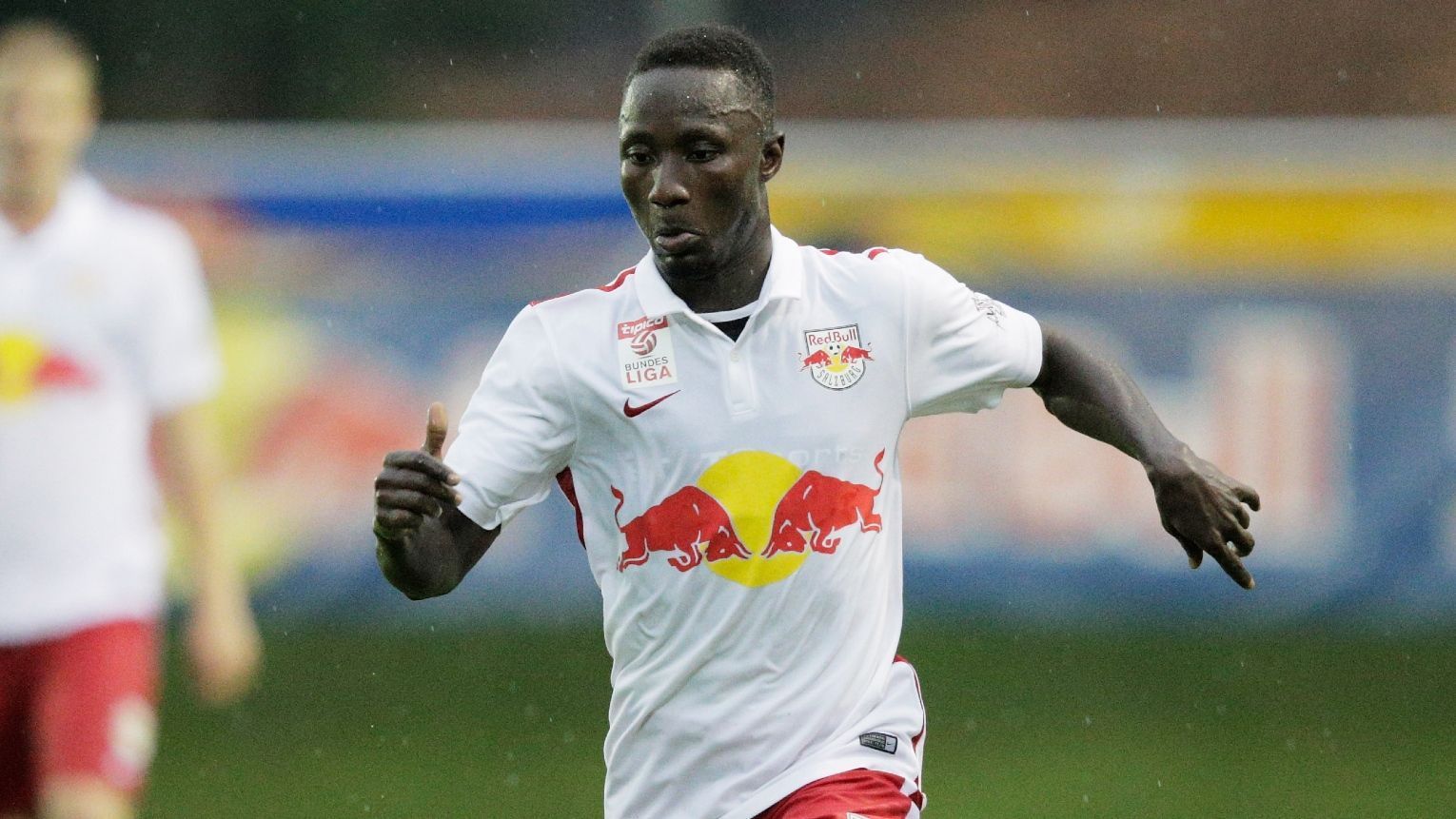 
                <strong>Naby Keita</strong><br>
                Den Mann aus Guinea lotst Freund zwei Jahre später in die Mozartstadt. Auch der Weg des Mittelfeldspielers soll nach der Zwischenstation Leipzig später nach Liverpool führen. Dort gewinnt er mit den Reds 2020 – zusammen mit Mane - den lang ersehnten Titel in der Premier League. Zur kommenden Saison wechselt er überraschend zu Werder Bremen, wird den Bundesliga-Auftakt jedoch wegen einer Verletzung verpassen.
              