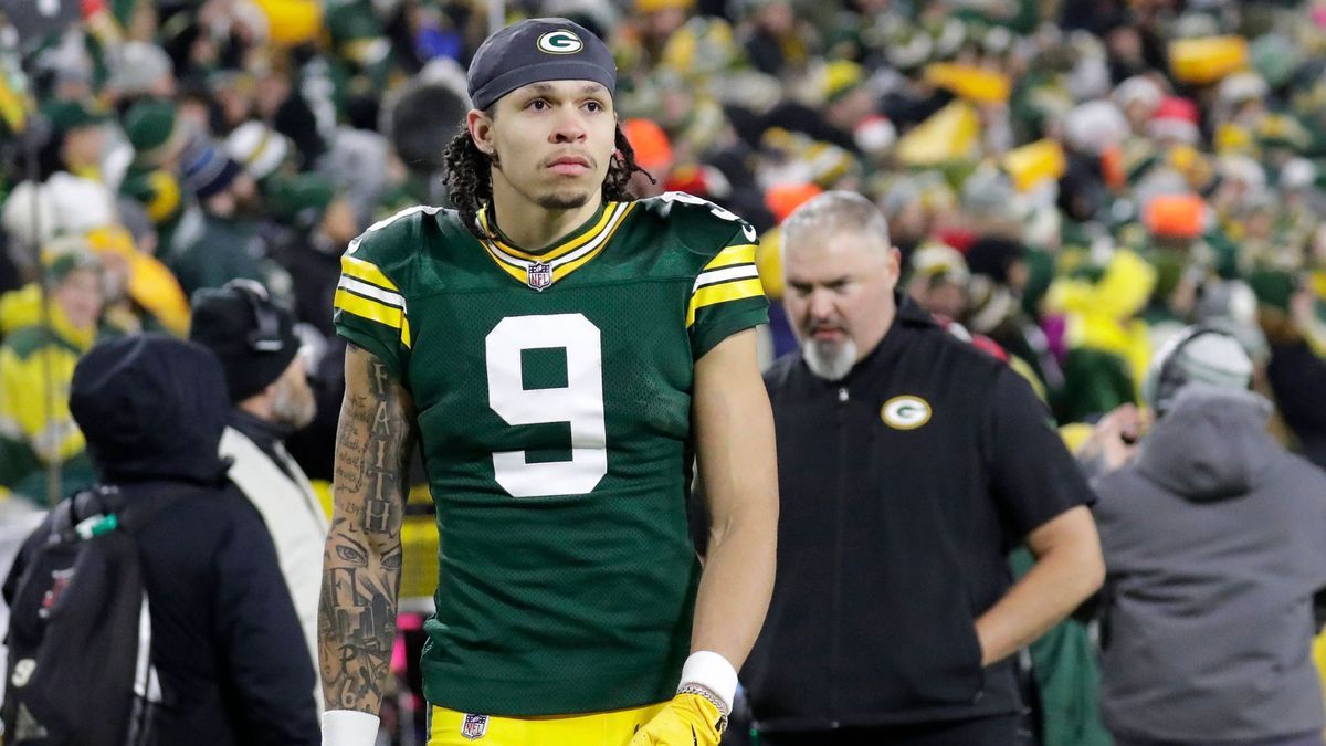 NFL, American Football Herren, USA New Orleans Saints at Green Bay Packers Dec 23, 2024; Green Bay, Wisconsin, USA; Green Bay Packers wide receiver Christian Watson (9) leaves the field in the four...