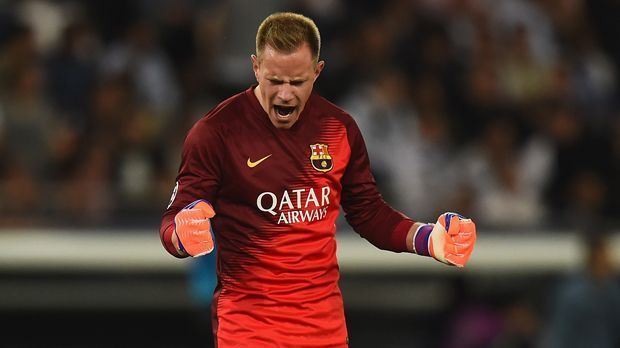 
                <strong>Erfolgreiches Jahr</strong><br>
                Drei Titel in einem Jahr - für Marc-Andre ter Stegen hätte es nach seinem Wechsel von Borussia Mönchengladbach zum FC Barcelona eigentlich kaum besser laufen können. Nach dem Supercup spricht die Statistik nun aber deutlicher für seinen Konkurrenten ...
              