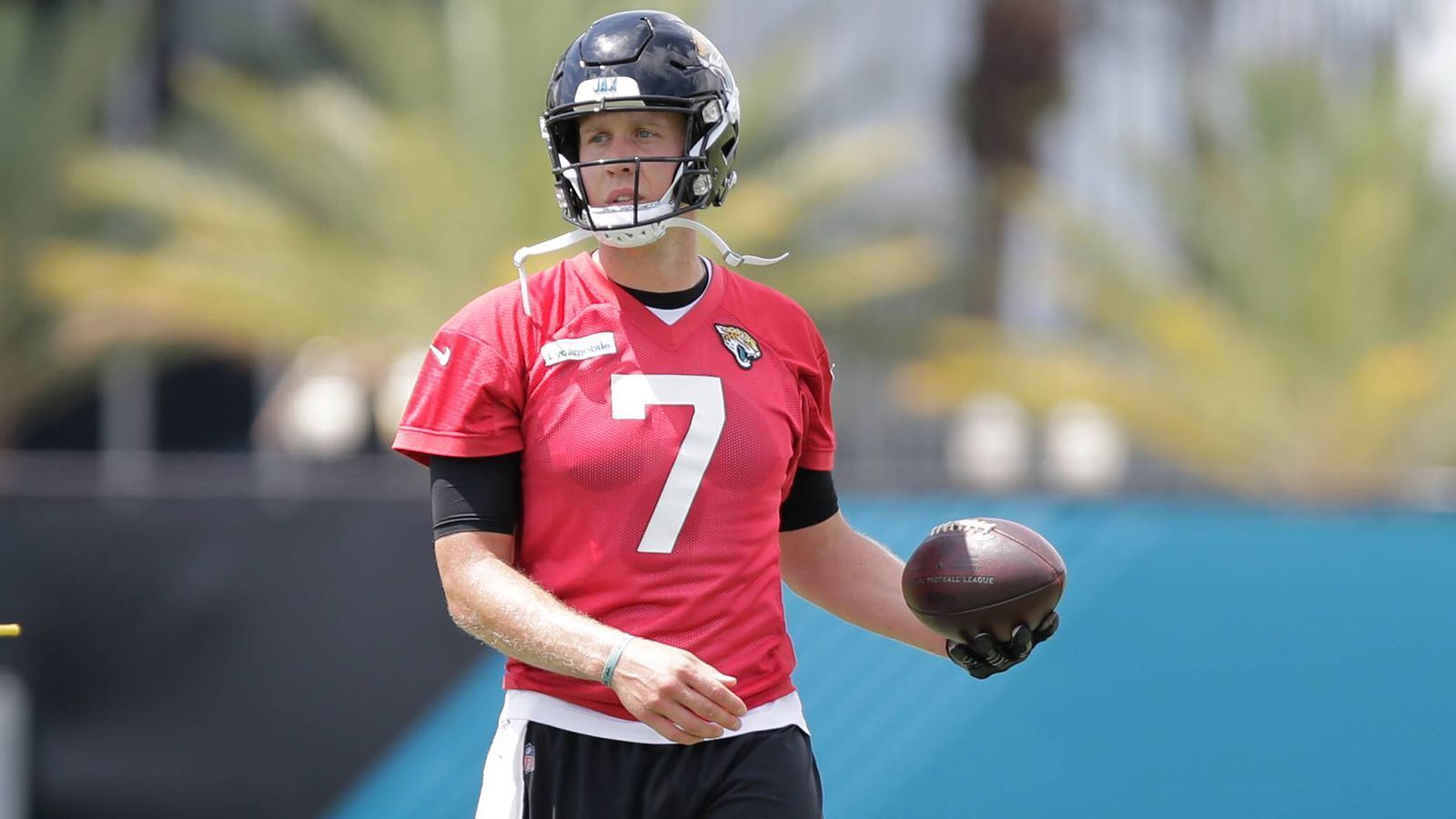 
                <strong>Nick Foles (Jacksonville Jaguars)</strong><br>
                Gesamtwertung: 77Spielverständnis: 83Wurfkraft: 87Genauigkeit kurze Pässe: 87Genauigkeit mittlere Pässe: 83Genauigkeit lange Pässe: 83
              