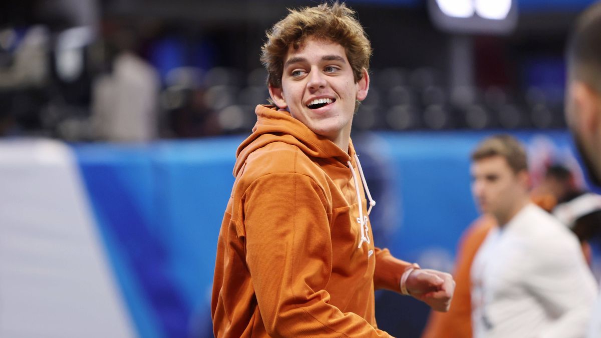 NCAA, College League, USA Football: Peach Bowl-Texas at Arizona State Jan 1, 2025; Atlanta, GA, USA; Texas Longhorns quarterback Arch Manning (16) warms up before the Peach Bowl at Mercedes-Benz St...