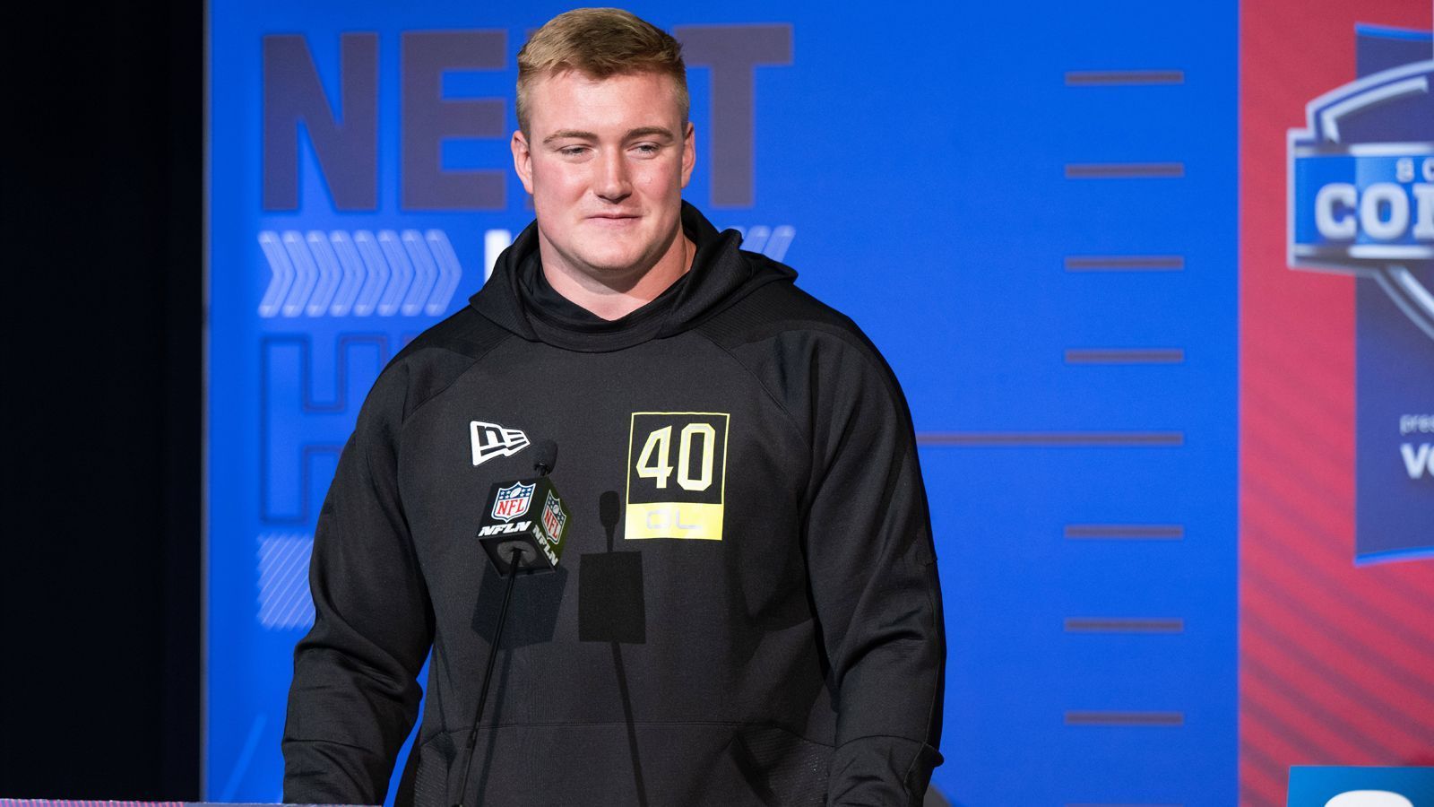 
                <strong>Österreicher begeistert Experten</strong><br>
                Bernhard Raimann gilt als einer der besten O-Liner im kommenden NFL Draft. Der Österreicher von Central Michigan war früher Tight End und überzeugte beim Combine vor allem mit seiner Athletik. Außerdem drückte er beim Bankdrücken 30 Mal die 102 Kilogramm. Der 24-Jährige gilt als potenzieller Erstrundenpick. Spätestens nach seinem Auftritt beim Combine wissen wohl alle Experten um seine Stärken.
              