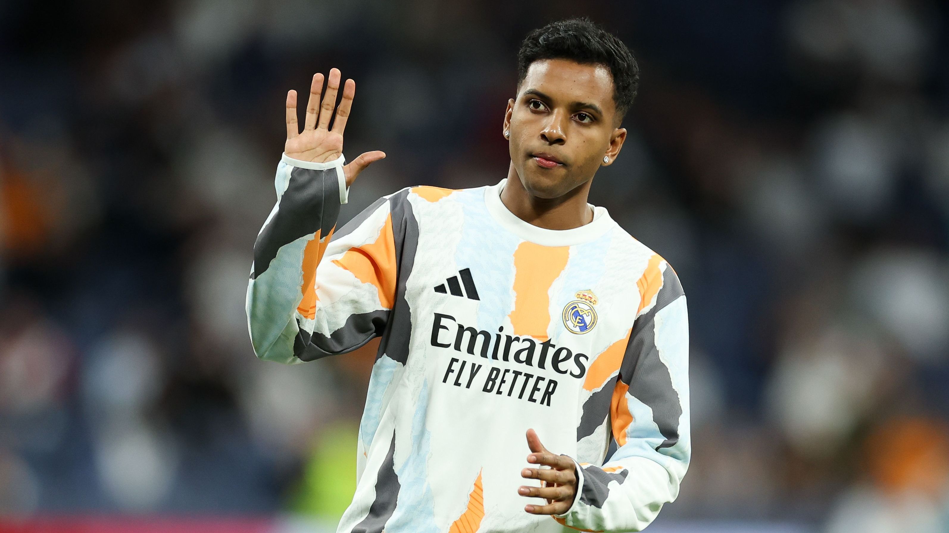 <strong>Rodrygo (Real Madrid)</strong><br>... nur eine Nebenrolle, schon in der Vorsaison war er oft nur Joker. Demnach könne der 24-Jährige ganz allein darüber entscheiden, ob er den Verein verlassen will oder bleiben möchte. Real würde einem Wechsel nicht im Wege stehen, sofern ein ordentliches Angebot vorliegt. Rodrygos Vertrag in Madrid läuft noch bis 2028. Zuletzt wurde auch der FC Bayern mit einem möglichen Transfer in Verbindung gebracht.