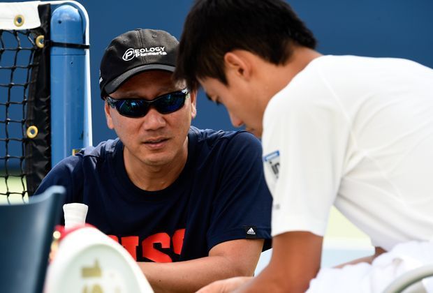 
                <strong>Finale: Cilic - Nishikori</strong><br>
                Nishikoris Trainer ist Michael Chang. Auch er war die Nummer 2 der Welt - beide übrigens jeweils hinter Pete Sampras - gewann 1989 die French Open. Zum Sieg reichte es in New York aber für beide Trainer nicht. Einer der Schützlinge wird es jetzt schaffen.
              