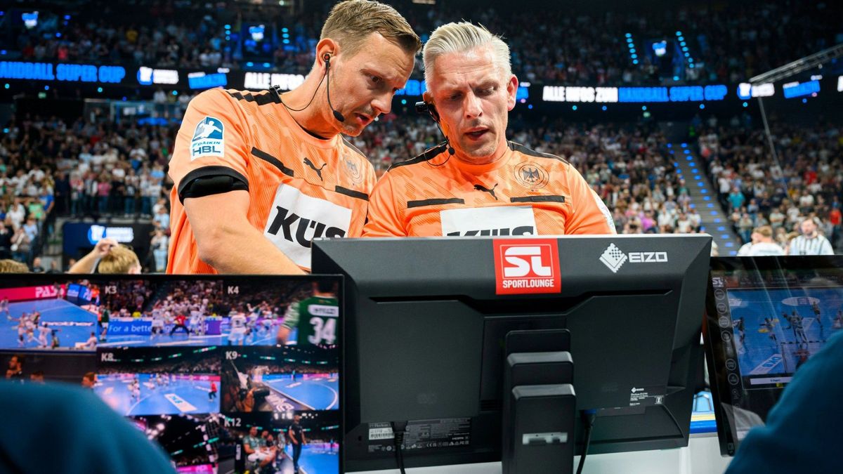 Die Referees können sich strittige Torszenen anschauen