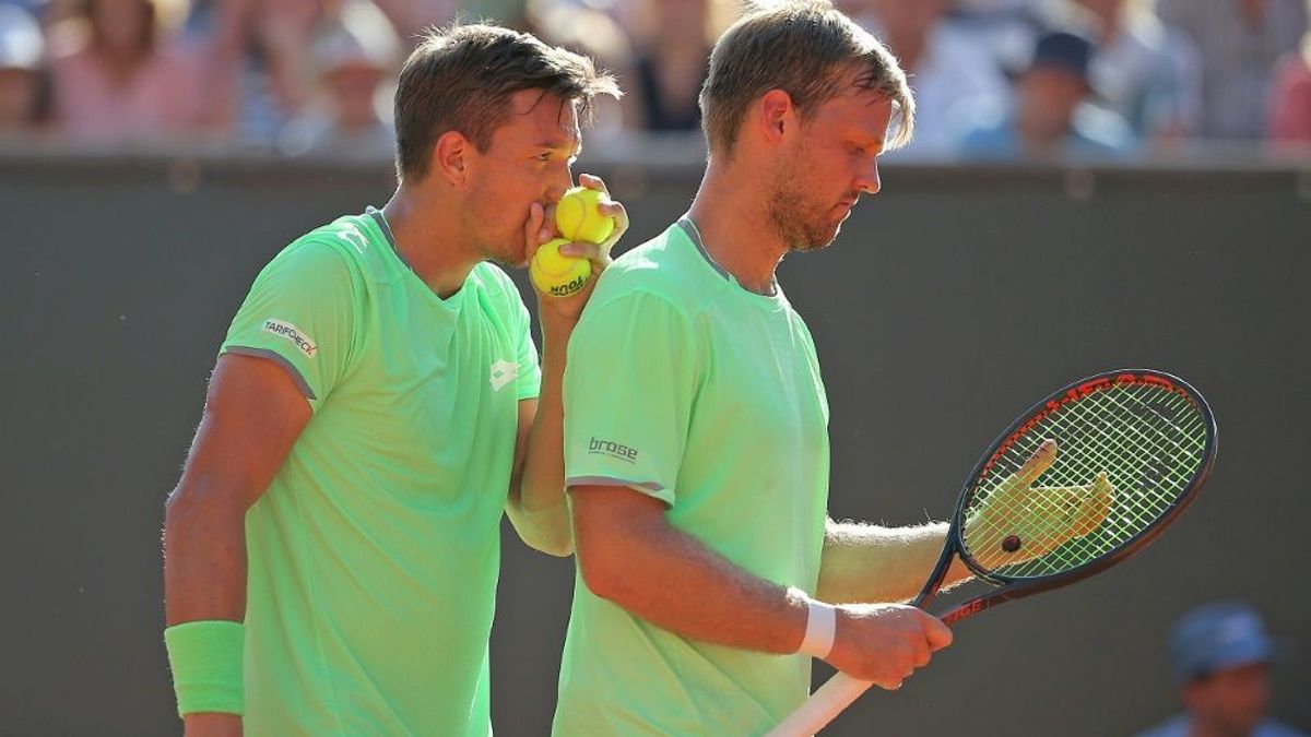 Krawietz (r.) und Mies ziehen ins Viertelfinale ein