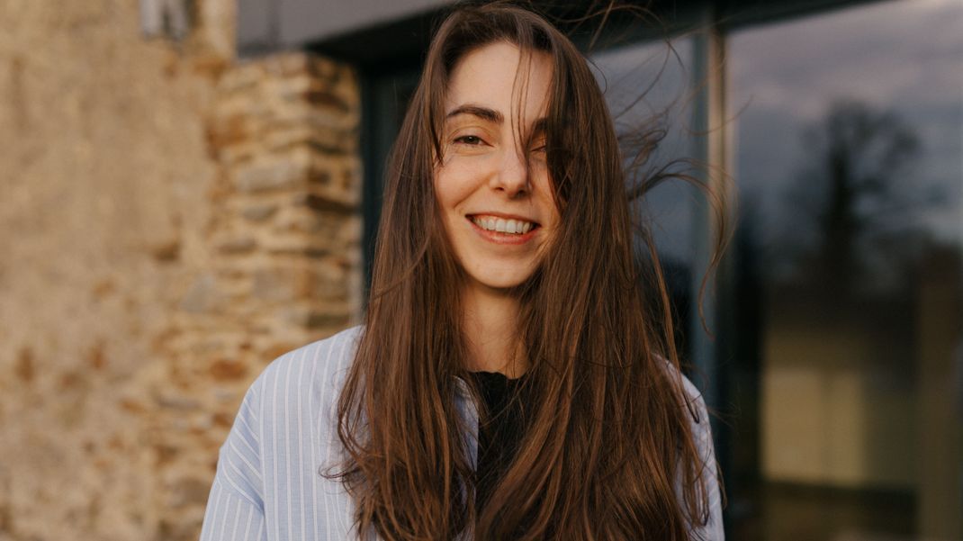 Beauty-Benefits von Hagebutte: Kräftiges Haar und ein ebenmäßiger Teint.