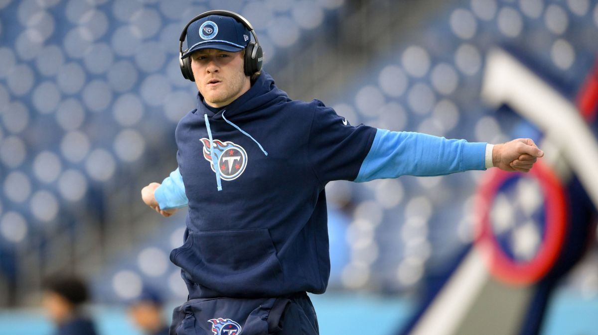 NFL, American Football Herren, USA Jacksonville Jaguars at Tennessee Titans Dec 8, 2024; Nashville, Tennessee, USA; Tennessee Titans Will Levis (8) warms up before a game against the Jacksonville J...