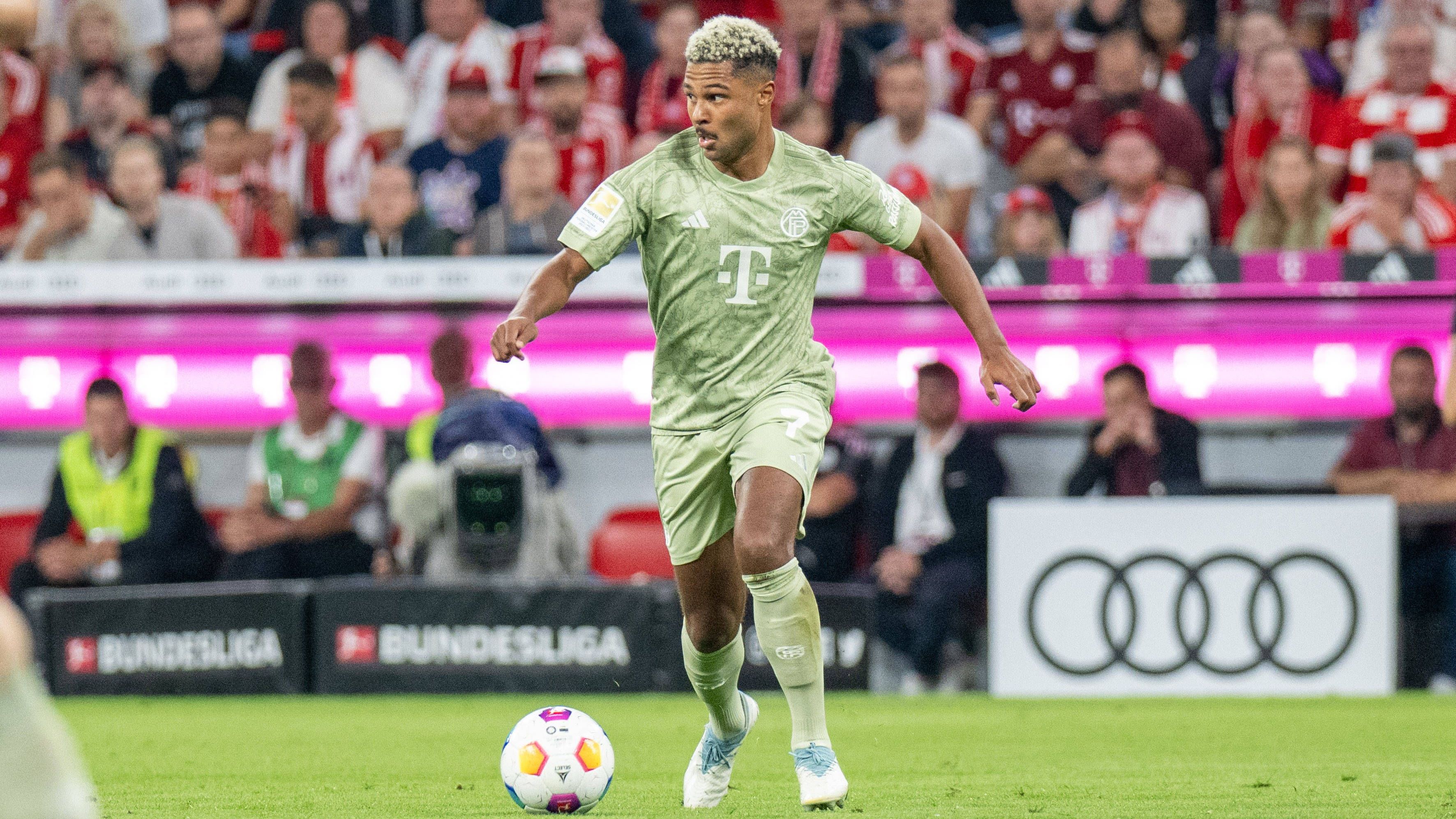 <strong>Serge Gnabry</strong><br>Tut sich schwer gegen die konzentrierte Defensive der Gäste. Immer wieder blitzt aber seine Gefahr auf, findet aber ebenfalls in Hradecky zweimal seinen Meister (35., 45.). Macht nach 70 Minuten Platz für Tel. <strong><em>ran</em>-Note: 4</strong>