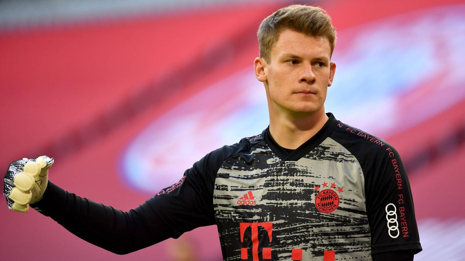 
                <strong>Alexander Nübel</strong><br>
                Alexander Nübel wird sein erstes Pflichtspiel für den FC Bayern München bestreiten, sodass Manuel Neuer nach den Länderspielen eine Pause bekommt. Flick schließt nicht kategorisch aus, dass der ehemalige Schalker im Pokal noch häufiger zum Einsatz kommt: "Darüber habe ich mir noch keine Gedanken gemacht. Ich denke immer nur an das nächste Spiel." 
              