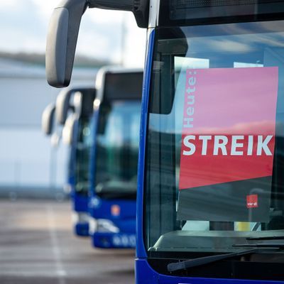 Seit Donnerstagabend bis zum späten Freitagabend werden Busbetriebe bestreikt. 