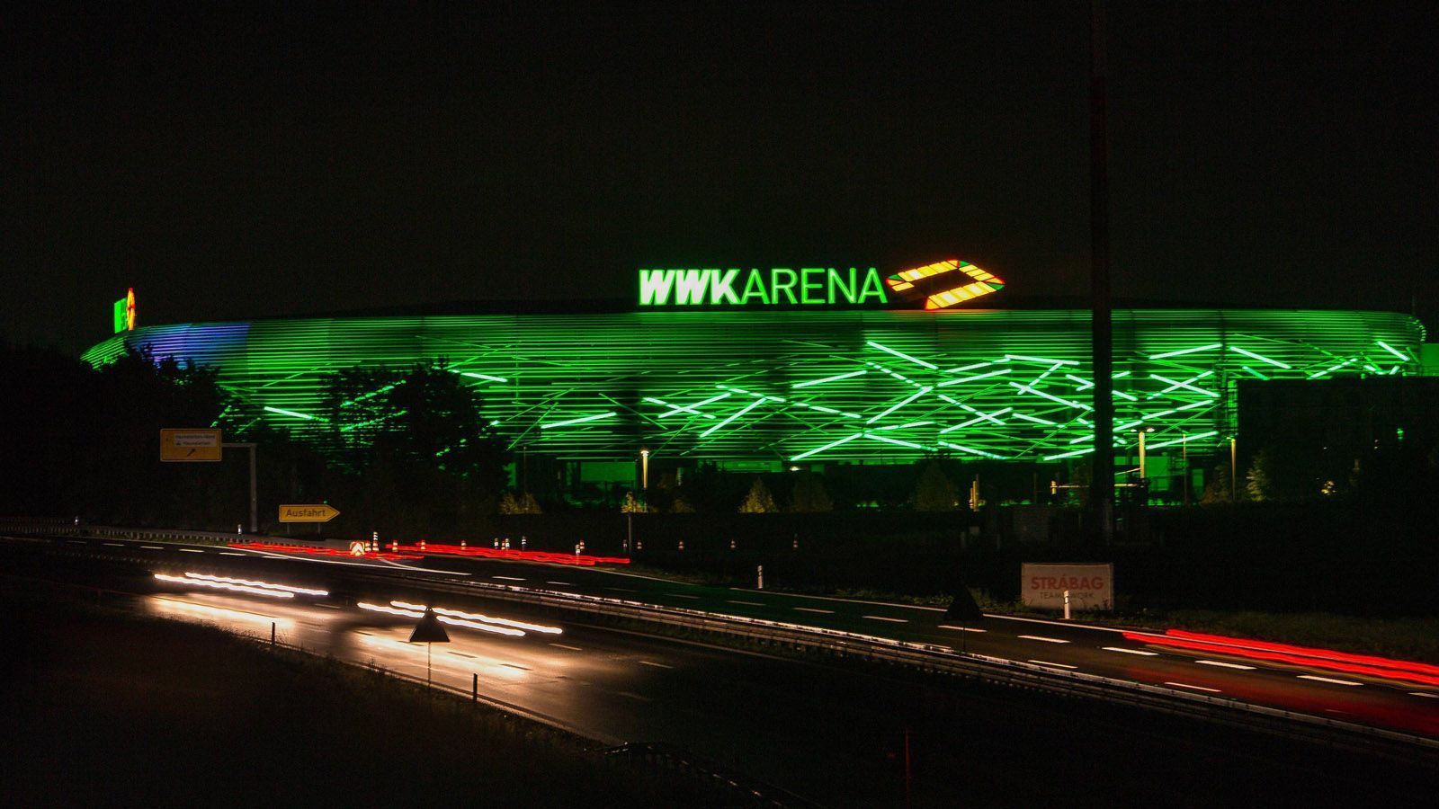 
                <strong>WWK Arena (FC Augsburg)</strong><br>
                der beste Name laut ChatGPT: "Fugger-Arena"
              