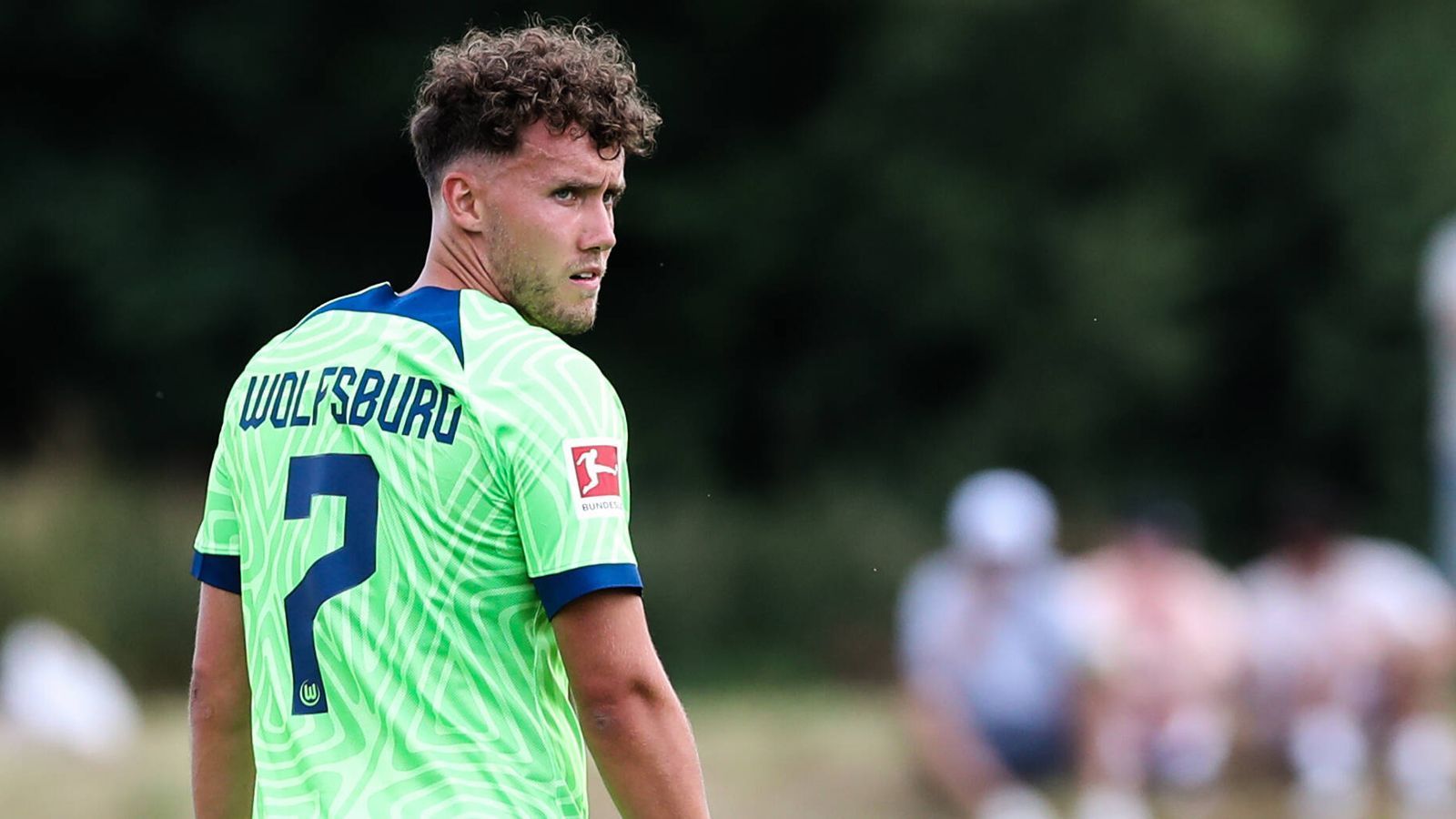 
                <strong>VfL Wolfsburg: Luca Waldschmidt</strong><br>
                Fünf Spiele - acht Tore. So lautet die Bilanz von Luca Waldschmidt in der Vorbereitung der "Wölfe". Damit hat sich der Angreifer in den Fokus gespielt, doch die Konkurrenz beim VfL ist groß. Der siebenmalige DFB-Nationalspieler muss sich offensiv gegen Max Kruse, Jonas Wind, Patrick Wimmer, Omar Marmoush, Bartosz Bialek, Josip Brekalo und Lukas Nmecha durchsetzen.
              