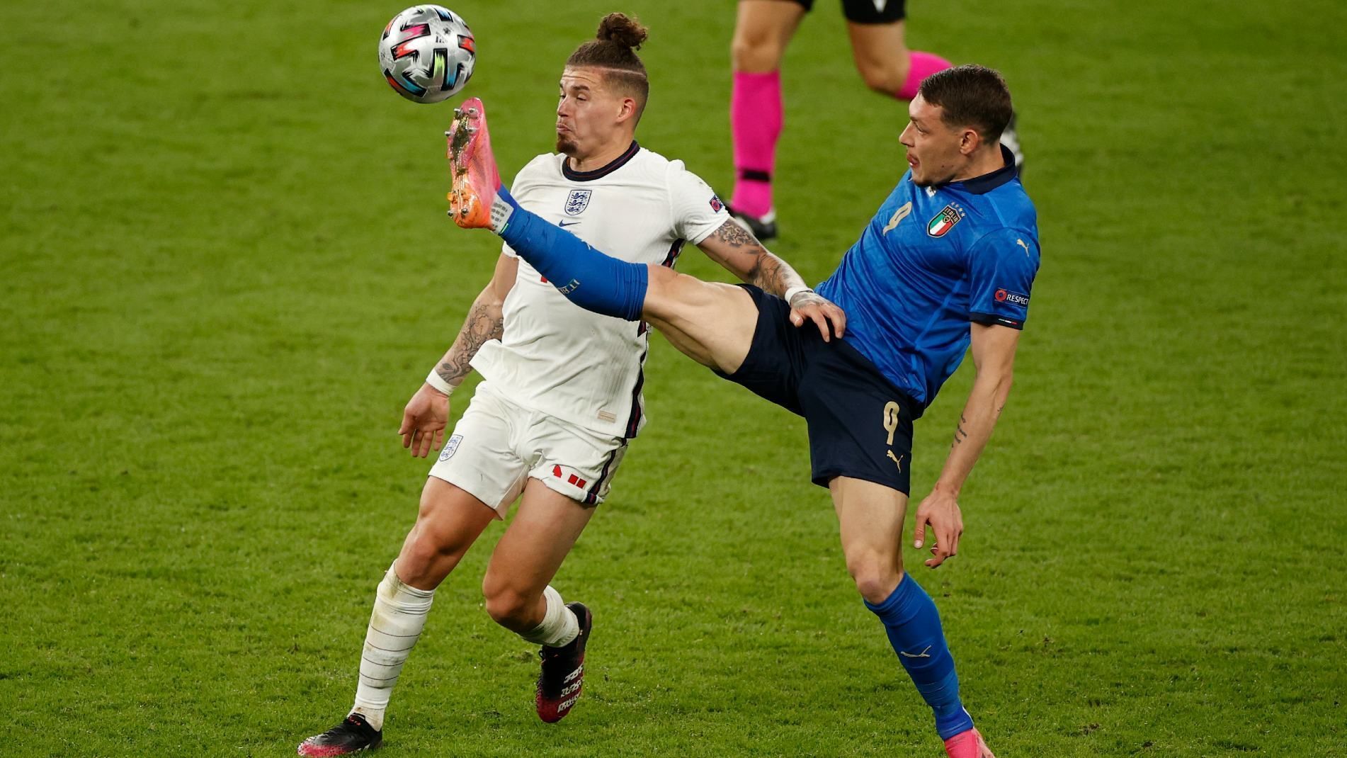 
                <strong>Andrea Belotti (Italien)</strong><br>
                Übernahm in der Verlängerung die undankbare Aufgabe des Stoßstürmers. Tat sich ebenso schwer gegen Englands körperlich starke Defensive.Scheiterte im Elfmeterschießen an Pickford. ran-Note: 4
              