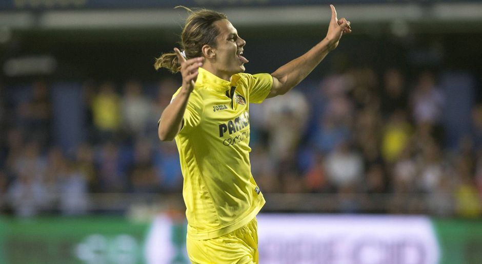 
                <strong>Mittelstürmer: Enes Ünal (FC Villareal)</strong><br>
                Die einzige Spitze unserer Talente-Elf bildet Enes Ünal vom FC Villareal. Der 20-jährige Türke, der aus der Jugend von Bursaspor stammt, wechselte vor der Saison für 14 Millionen Euro von Manchester City in die Primera Division. Davor war er bereits an Twente Enschede, NAC Breda und den KRC Genk ausgeliehen. Für Villareal kam er in dieser Saison in allen drei Spielen zum Einsatz und erzielte ein Tor.
              