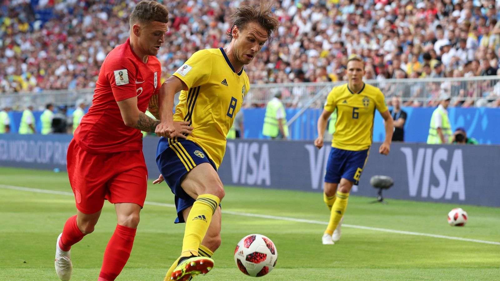 
                <strong>Albin Ekdal</strong><br>
                Der Mittelfeldspieler des Hamburger SV spielt ein starkes Turnier und zählt zu den großen Entdeckungen bei den Schweden. Gegen die Engländer spielt er trotz Schmerzen im Fuß. Von ihm gehen viele Ideen aus. Diesmal fehlen ihm allerdings die sonst vorhandene Passgenauigkeit und Zweikampfstärke. ran-Note: 4
              