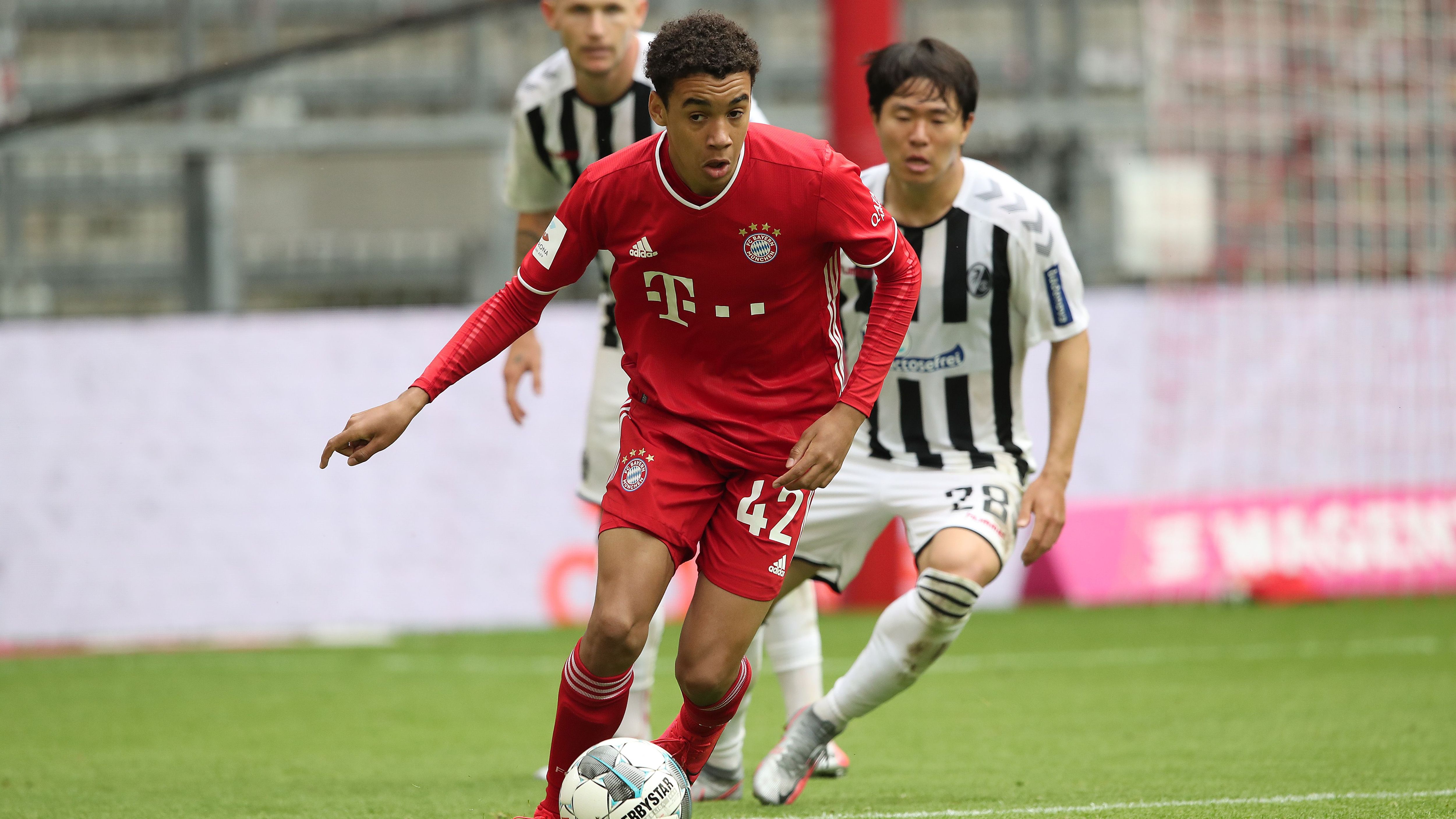 <strong>Platz 6: Jamal Musiala</strong><br><strong>Alter beim Pflichtspiel-Debüt:</strong> 17 Jahre, drei Monate, 25 Tage<br><strong>Begegnung:</strong> FC Bayern München - SC Freiburg 3:1 (20. Juni 2020, Bundesliga)