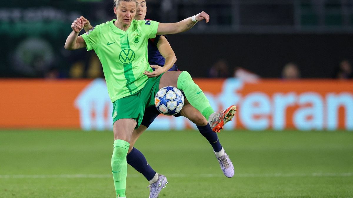 Popp (grün) spielt mittlerweile nur noch für Wolfsburg
