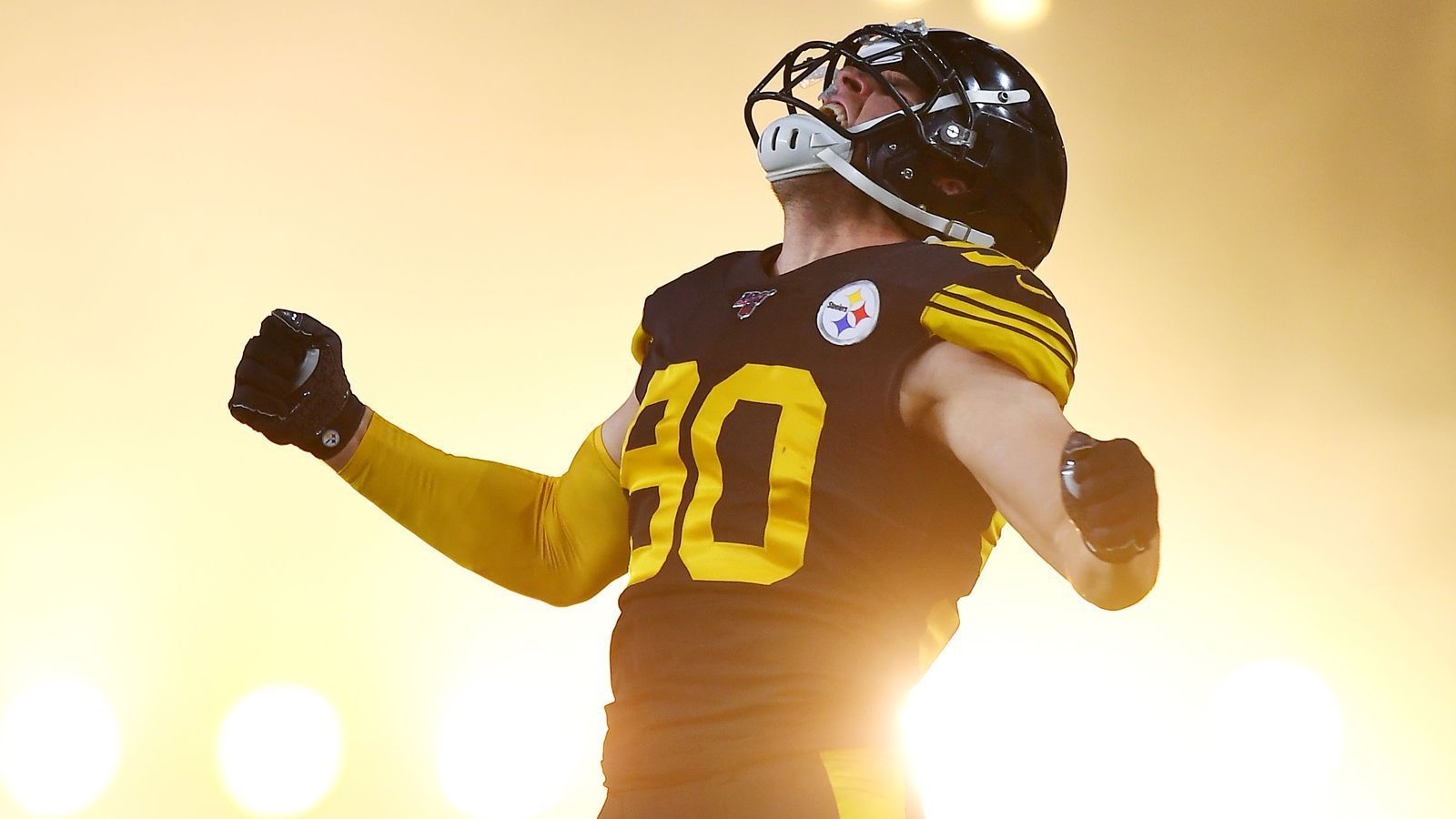 
                <strong>T.J. Watt mit mehr Sacks als die Falcons </strong><br>
                Mit 22,5 Sacks hat T.J. Watt in dieser Saison eine absolute Top-Marke aufgestellt und den Rekord von Michael Strahan eingestellt. Doch damit nicht genug: Watt hat mehr Quarterbacks gesackt als das gesamte Team der Atlanta Falcons. Die bilden mit nur 18 Sacks den absoluten Tiefstwert der Liga. Die zweitschlechteste Mannschaft, die Philadelphia Eagles, kamen immerhin auf 29 Sacks. 
              