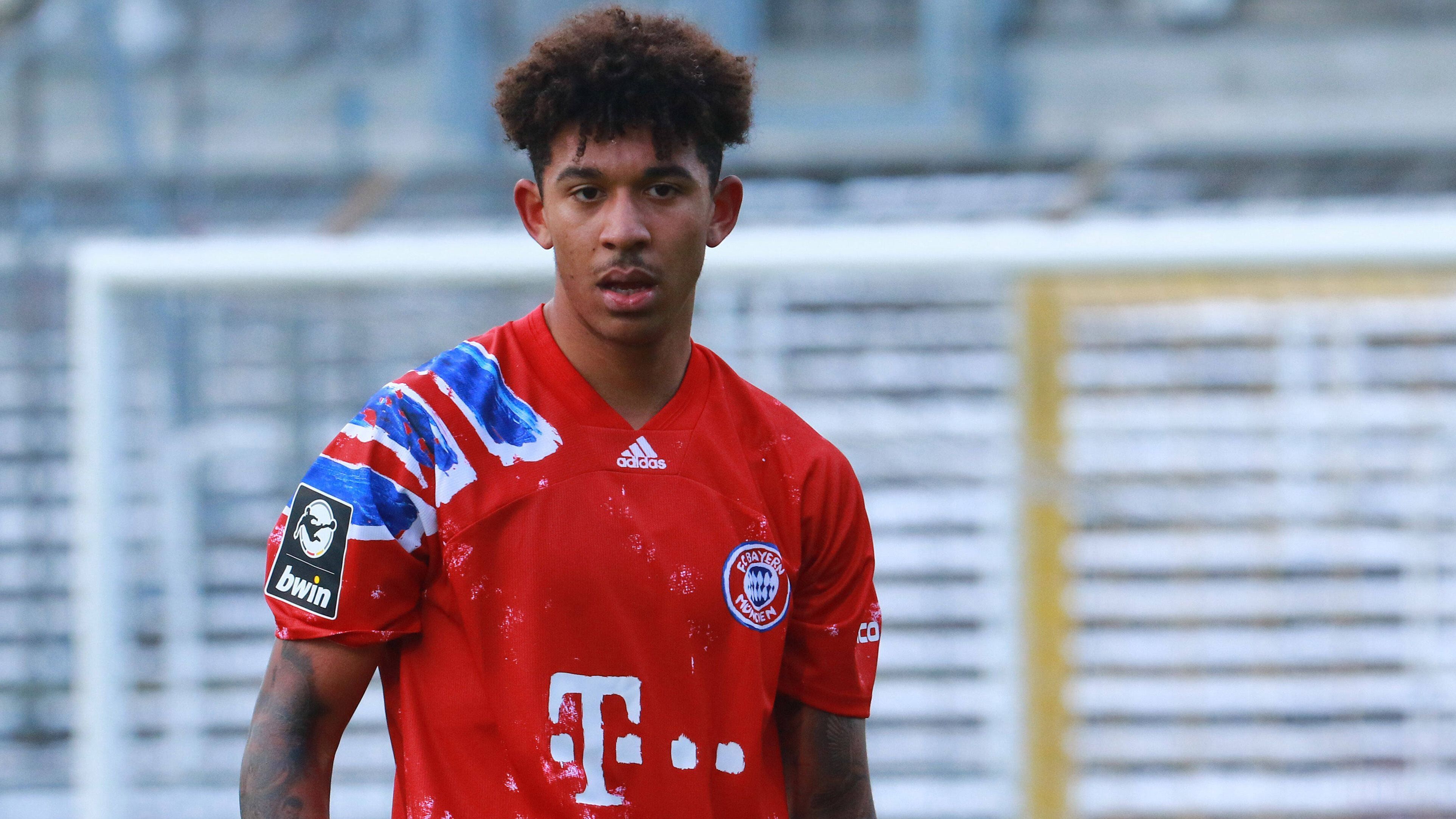
                <strong>Chris Richards</strong><br>
                Chris Richards kam im Zuge der Kooperation mit dem FC Dallas vor zwei Jahren zu den Bayern. In dieser Saison reichte es bis dato aber nur zu drei Kurzeinsätzen für den 20-Jährigen. Auch er ist derzeit noch ein Mann für die zweite Mannschaft. Während er in der 3. Liga vor allem in der Innenverteidigung agiert, spielte er unter Hansi Flick auf der rechten Außenverteidigerposition.
              
