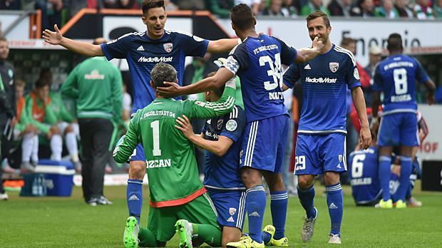 
                <strong>5. Spieltag: FC Ingolstadt</strong><br>
                5. Spieltag: Der FC Ingolstadt hat seine ersten drei Auswärtsspiele in der neuen Saison gewonnen. Das hat in der Bundesliga noch kein Aufsteiger zuvor geschafft. In Bremen verhilft ein Elfmeter in der Nachspielzeit den Schanzern zum Rekord.
              
