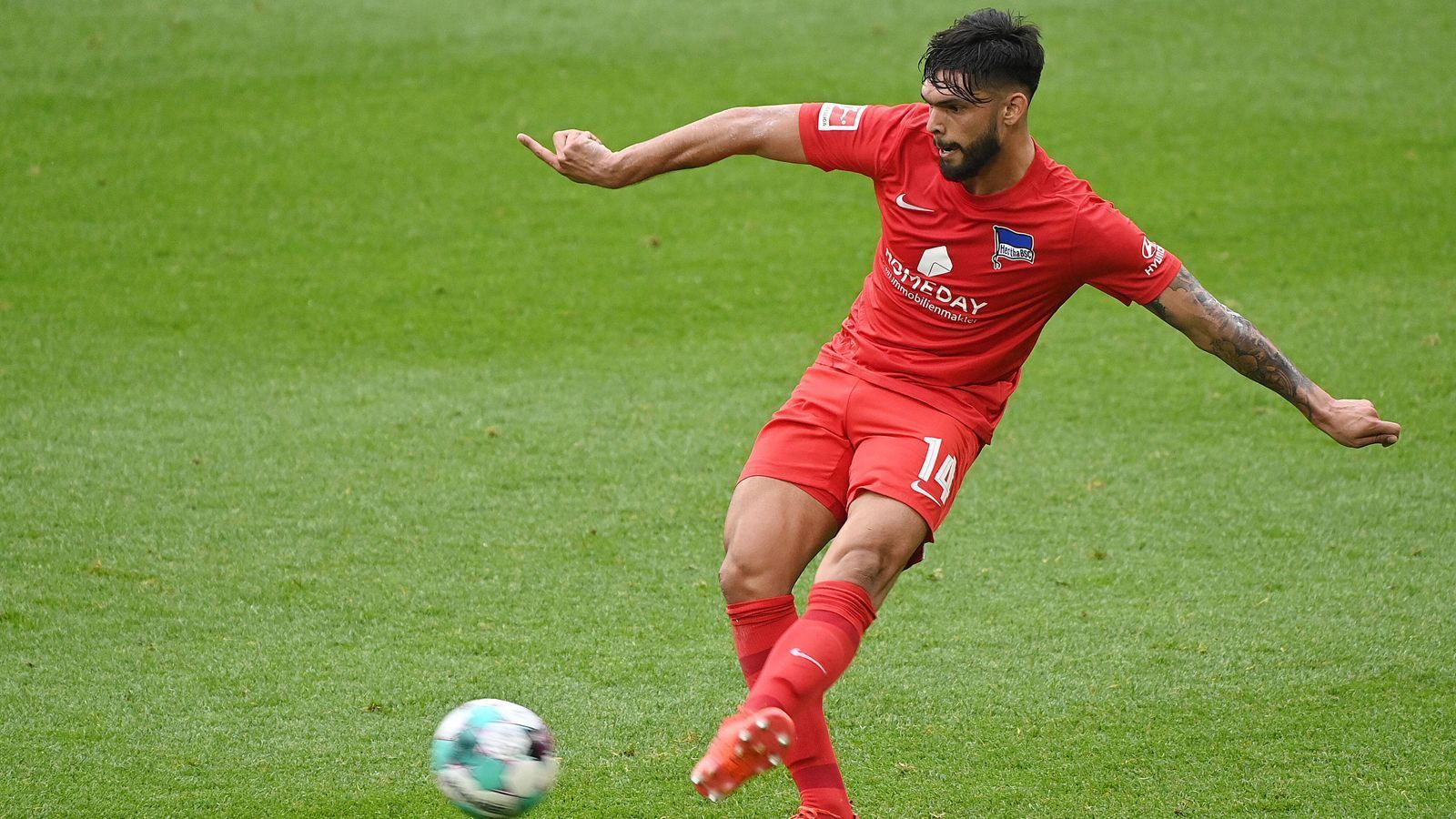 
                <strong>Omar Alderete</strong><br>
                Nach seiner Leih-Rückkehr vom FC Valencia hat Innenverteidiger Omar Alderete wohl gar keine Perspektive mehr in Berlin. Laut "Berliner Zeitung" hält sich der 25-jährige Paraguayer nicht mal mehr in der Bundeshauptstadt auf, sondern sich in Spanien mit einem Personalcoach fit. Wie die "Bild" berichtet, würde der noch bis 2025 an die Hertha gebundene Südamerikaner gerne nach Valencia zurückkehren. Die Spanier haben nach Ablauf der Leihe die vereinbarte Kaufoption zunächst aber nicht gezogen.
              