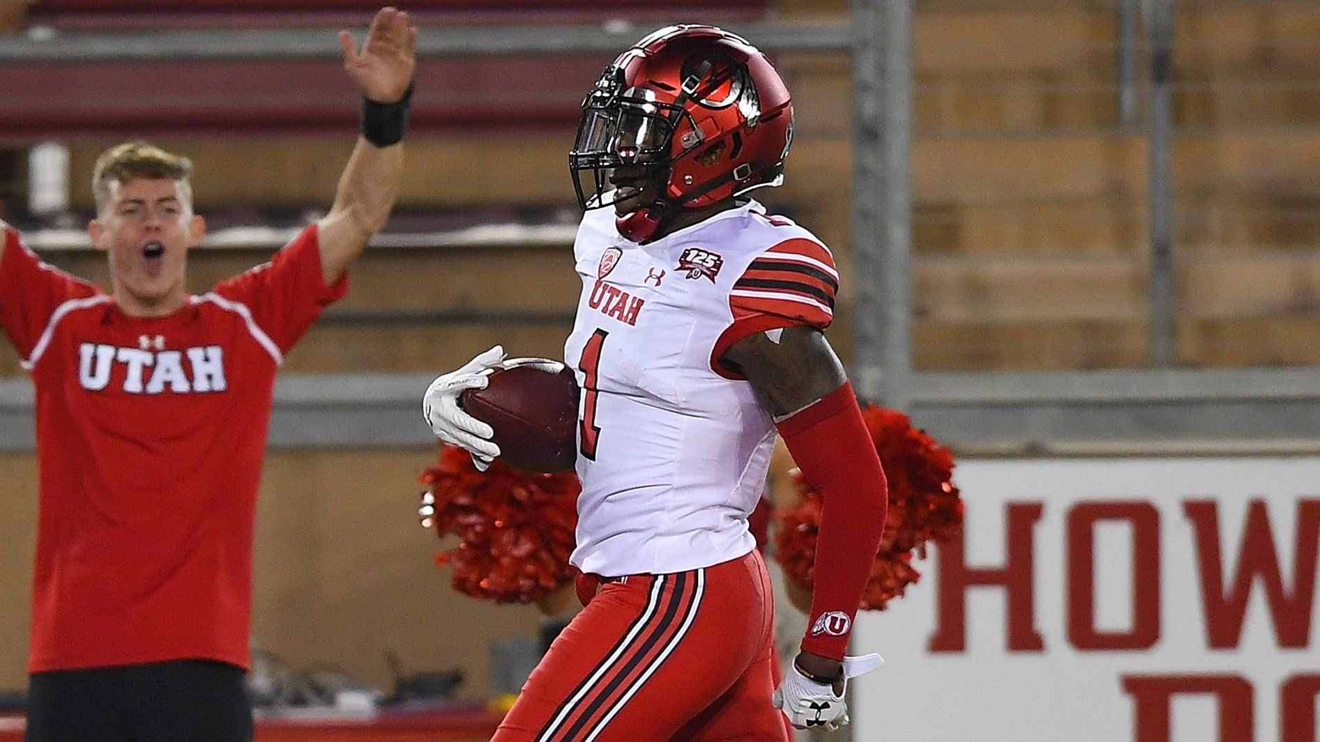 
                <strong>Jaylon Johnson (Utah) </strong><br>
                Wie NFL.com berichtet, wurden die Teams vergangene Woche informiert, dass Jaylon Johnson sechs Wochen nach der Durchführung eines Eingriffs an der rechten Schulter am 4. März seinem Genesungsplan voraus sei. Es wird erwartet, dass Johnson "ohne jegliche Einschränkungen oder Begrenzungen" vollständig genesen und bis Anfang August wieder uneingeschränkt zum Spielbetrieb zurückkehren wird. Johnson war im Herbst 2016 an der anderen Schulter operiert worden. Verletzungen können ihm aber nichts anhaben. So spielte Johnson trotz gerissener Schamlippe, die er sich im September letzten Jahres zugefügt hatte, weiter und wartete mit der Operation ab, bis der Combine durch war.
              