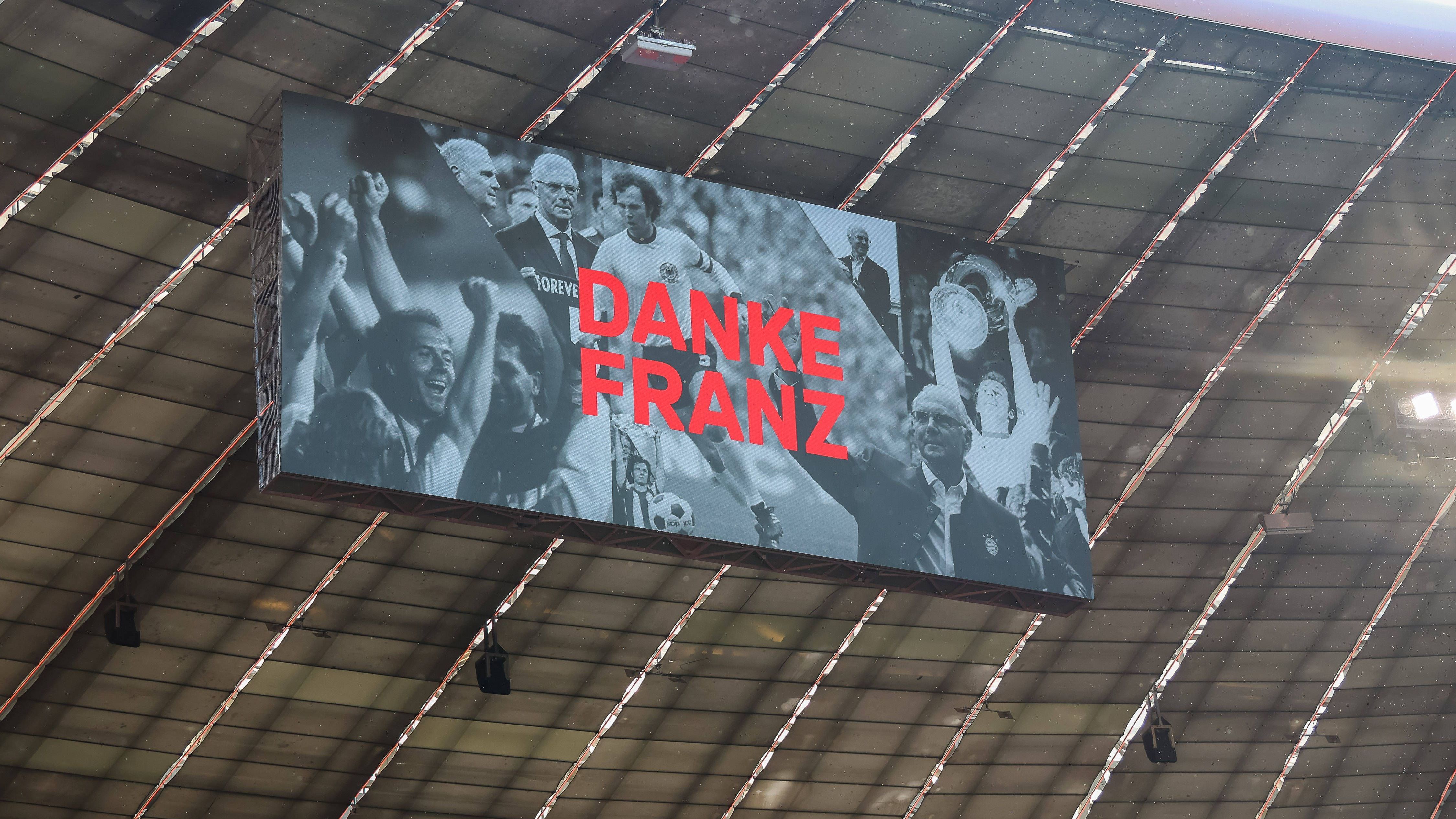 <strong>Die Trauerfeier für Franz Beckenbauer</strong><br>Der 19. Januar steht nicht nur in München im Zeichen des Abschieds von Franz Beckenbauer. Der FC Bayern, der mit Beckenbauer die ersten großen Erfolge feierte, würdigt den am 7. Januar verstorbenen "Kaiser" mit einer bewegenden Trauerfeier in der Allianz-Arena. <em><strong>ran</strong></em> hat die Bilder.