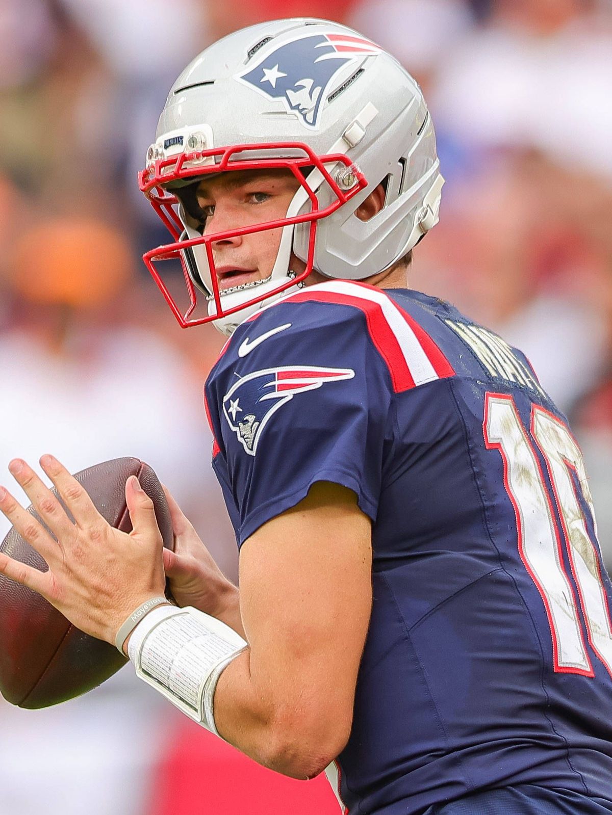 November 9, 2025, Tampa, Florida, USA: New England Patriots quarterback DRAKE MAYE (10) looks to throw a pass at the National Football League Week 10 game between the New England Patriots and the T...