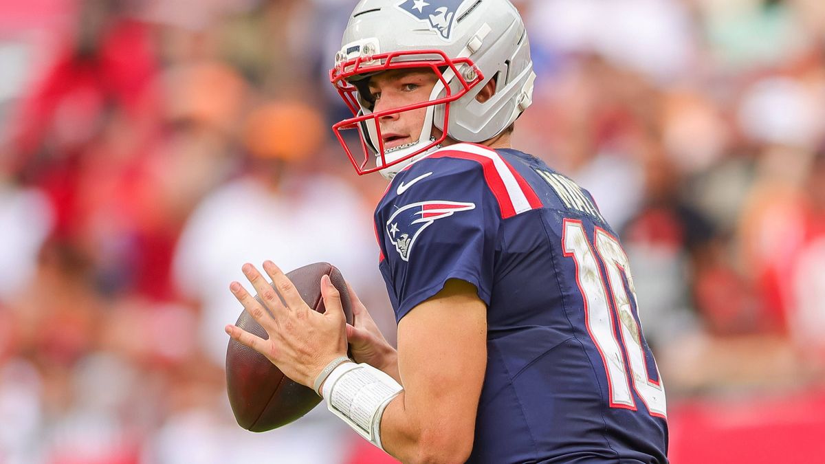 November 9, 2025, Tampa, Florida, USA: New England Patriots quarterback DRAKE MAYE (10) looks to throw a pass at the National Football League Week 10 game between the New England Patriots and the T...
