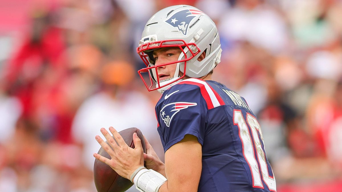 November 9, 2025, Tampa, Florida, USA: New England Patriots quarterback DRAKE MAYE (10) looks to throw a pass at the National Football League Week 10 game between the New England Patriots and the T...