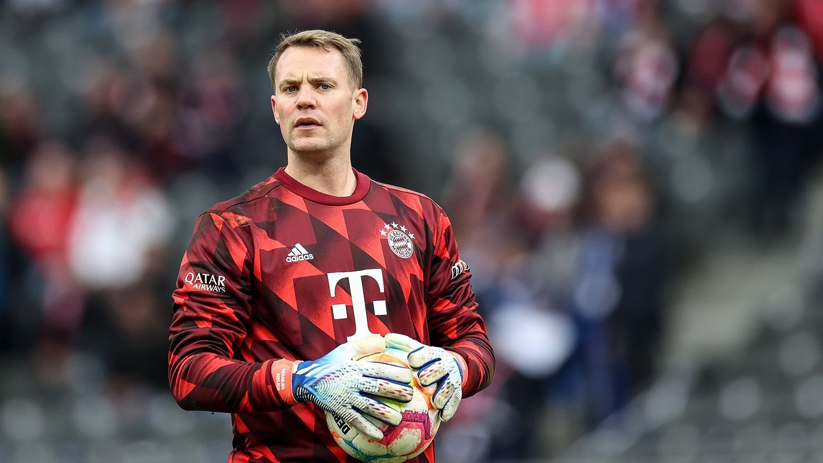 
                <strong>Manuel Neuer</strong><br>
                Der deutsche Nationaltorwart verletzte sich beim Skifahren und fällt für den Rest der Saison aus. "Vielen Dank an das Ärzte-Team! Es schmerzt allerdings, dass die aktuelle Saison für mich beendet ist", schrieb der 36-Jährige bei Instagram.
              