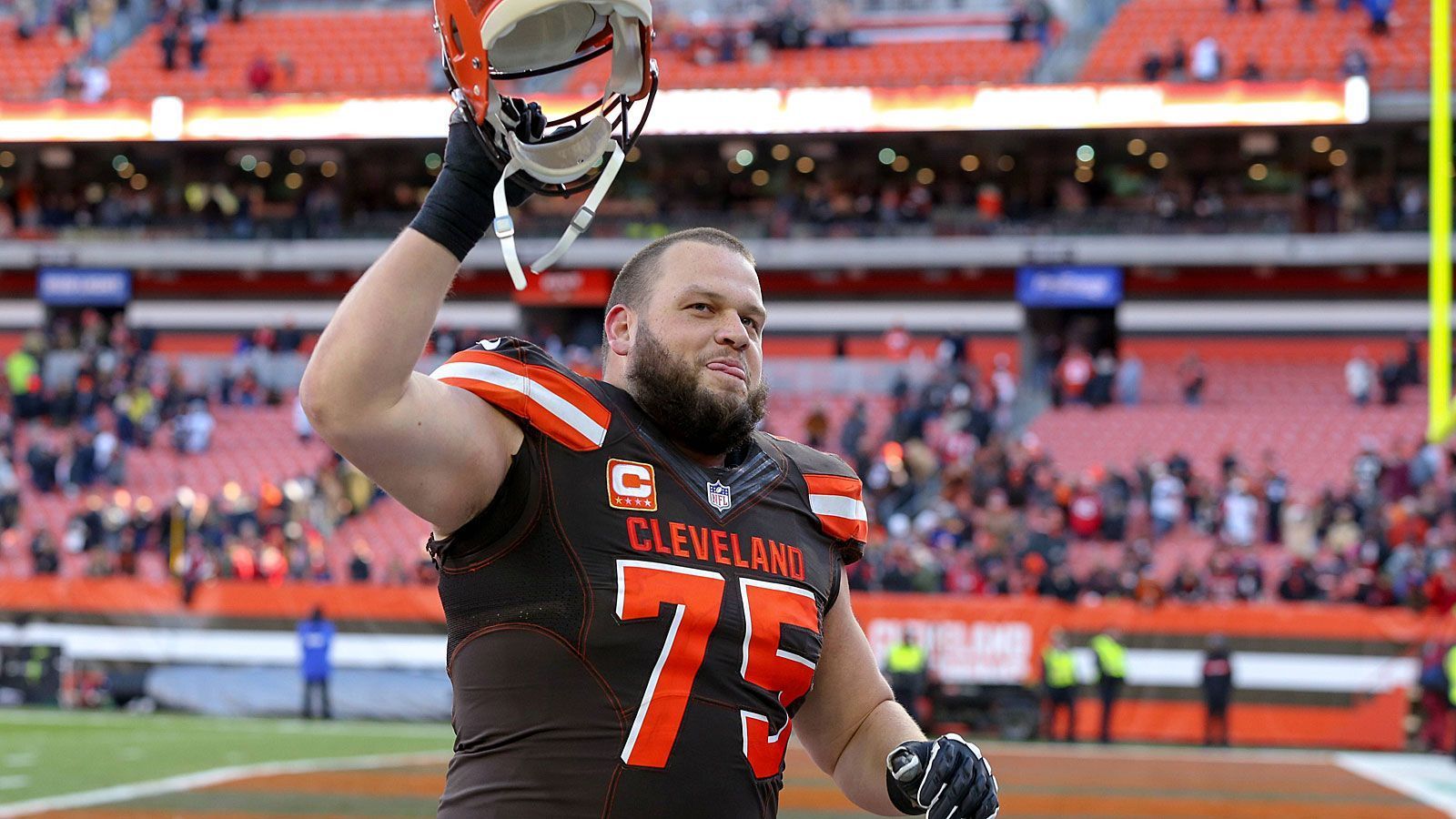 
                <strong>AFC: Guards</strong><br>
                Joel Bitonio (Bild; Cleveland Browns) - ersetzt David DeCastro (Pittsburgh Steelers)Marshal Yanda (Baltimore Ravens)Quenton Nelson (Indianapolis Colts)
              