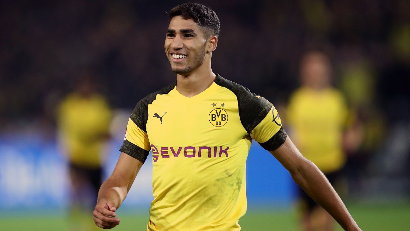 
                <strong>8. Achraf Hakimi (Borussia Dortmund)</strong><br>
                Alter: 19 JahrePosition: RechtsverteidigerNationalität: Marokko
              