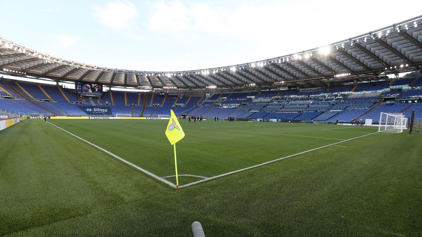 
                <strong>Rom - Stadio Olimpico</strong><br>
                &#x2022; Kapazität: 68.000 -<br>&#x2022; Auslastung: ca. 25 Prozent (rund 16.000)<br>
              