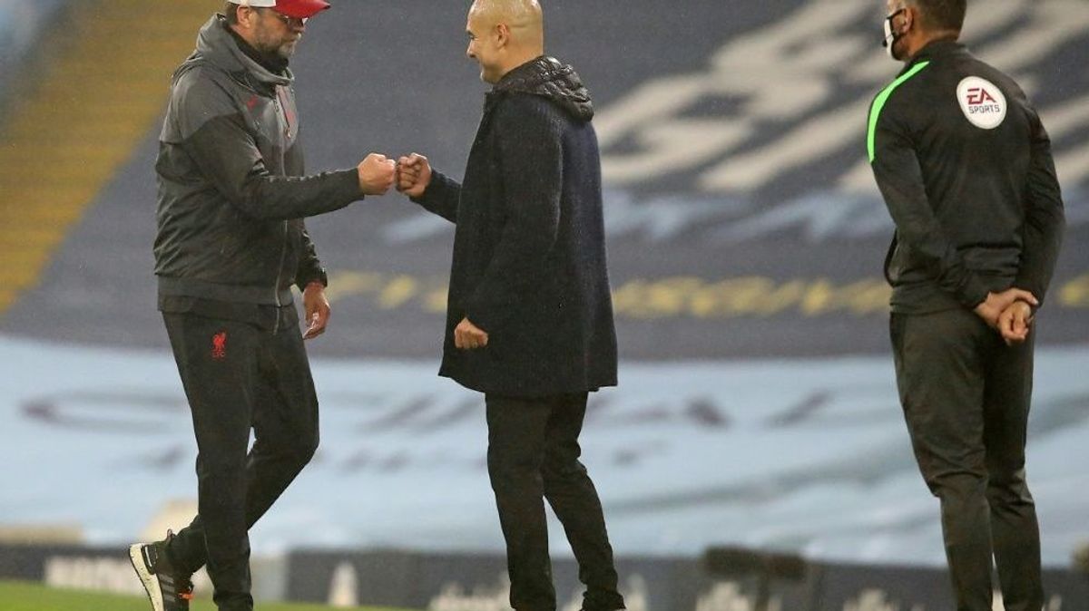 Jürgen Klopp (l.) und Pep Guardiola trennen sich 1:1