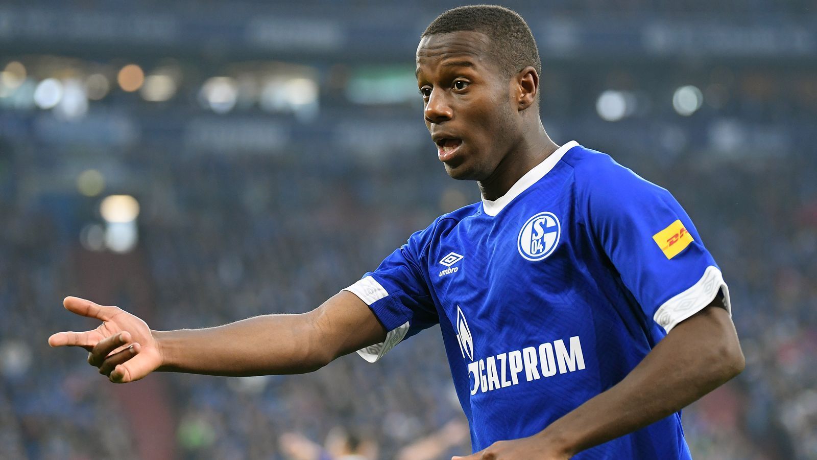 
                <strong>Hamza Mendyl</strong><br>
                Ebenfalls im Sommer 2018 schnappten sich die Schalker Harits Landsmann Hamza Mendyl von Lille, der Außenverteidiger soll sechs Millionen Euro Ablöse gekostet haben. Während Harit wenigstens zeitweise eine Verstärkung darstellte, war Mendyl das bis zum heutigen Tage nicht. Nur 20 Mal durfte der 23-Jährige seit seinem Transfer für den Bundesligisten auflaufen. Zwischenzeitlich war er in der Vorsaison an Dijon verliehen und nach seiner Rückkehr sieht die Perspektive für Mendyl eher mau aus. Obwohl es für Schalke als Schlusslicht ohnehin schon miserabel läuft, durfte der einstige Millionentransfer bislang nur in drei Bundesliga-Spielen der laufenden Saison mitwirken (insgesamt 94 Minuten). Nachdem Mendyl unter Interims-Coach Huub Stevens gegen Bielefeld völlig überraschend sogar in der Startelf stand, verbannte ihn dessen Nachfolger Christian Gross im anschließenden Spiel bei Hertha BSC zuletzt sofort wieder auf die Bank.
              