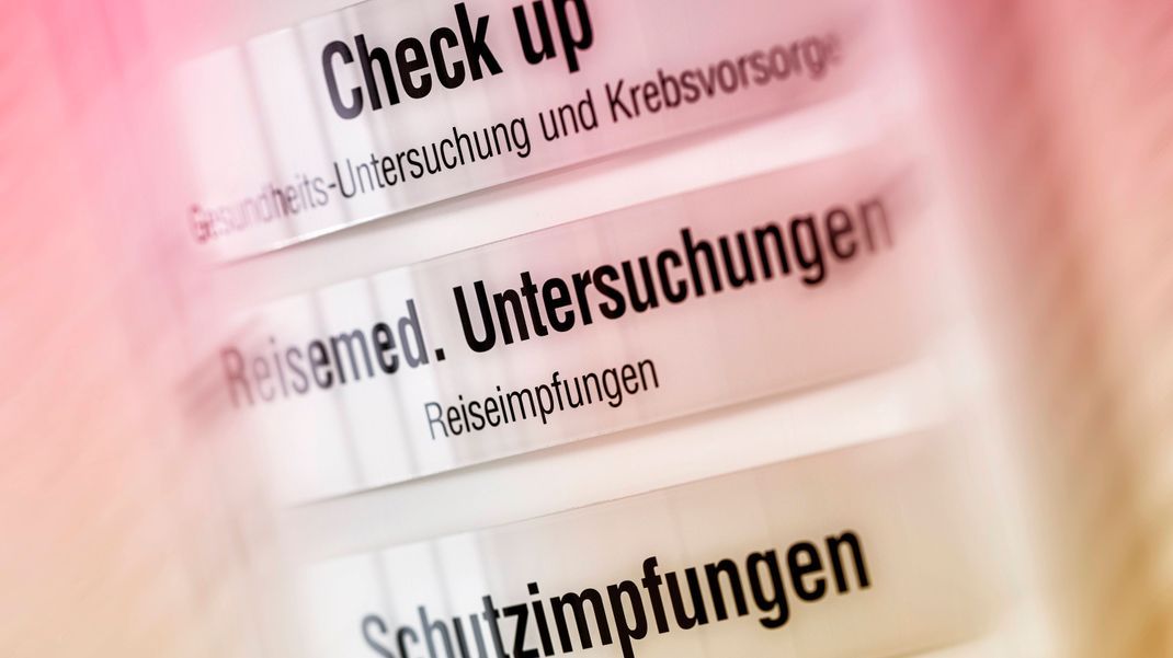 Das Gesundheits-Check-up umfasst eine Anamnese, körperliche Untersuchung und Blut- und Urincheck.