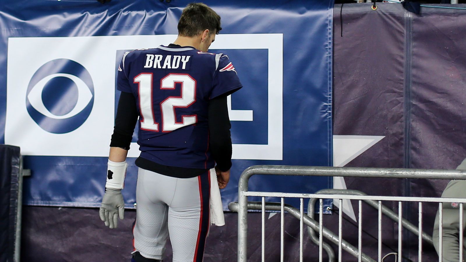 
                <strong>Wer folgt bei den New England Patriots auf Tom Brady?</strong><br>
                Tom Brady kehrt den New England Patriots nach 20 Jahren und der erfolgreichsten Ära der Klub-Geschichte den Rücken. Zurück bleibt ein verwaister Regie-Posten. Wer kann die Lücke füllen? ran.de nennt mögliche Kandidaten als Nachfolger des "GOAT".
              